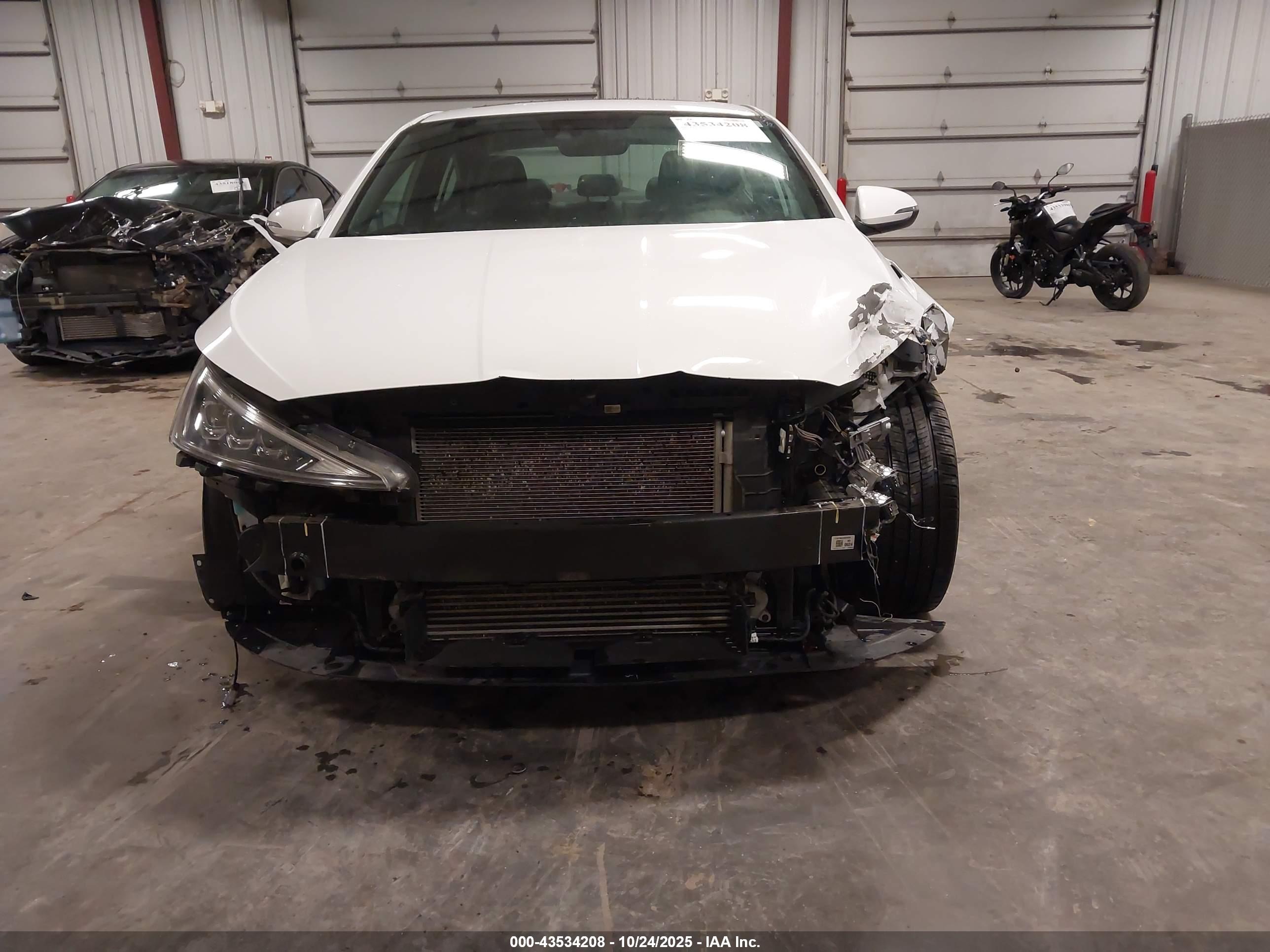 HYUNDAI ELANTRA image 6