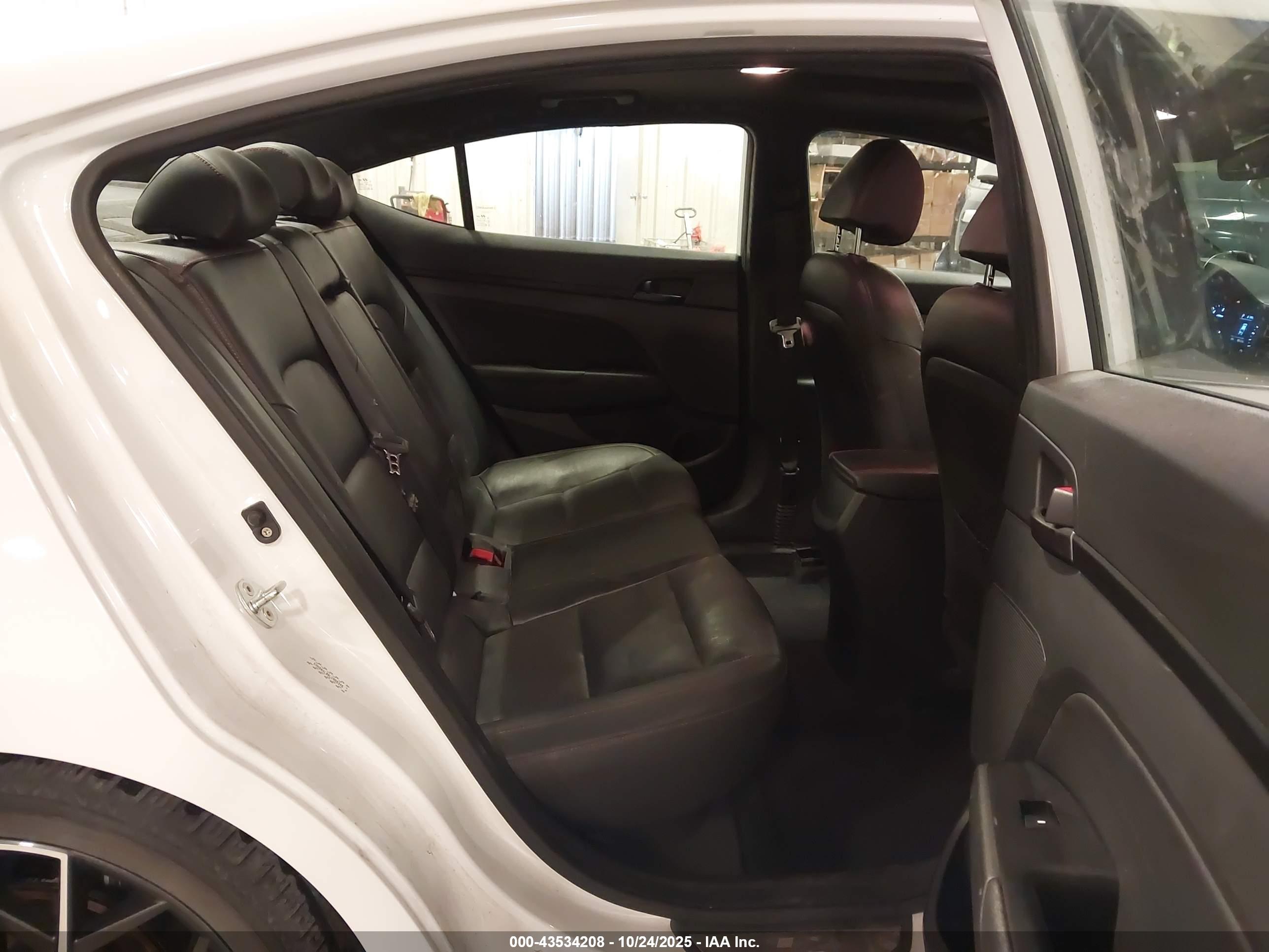 HYUNDAI ELANTRA image 8