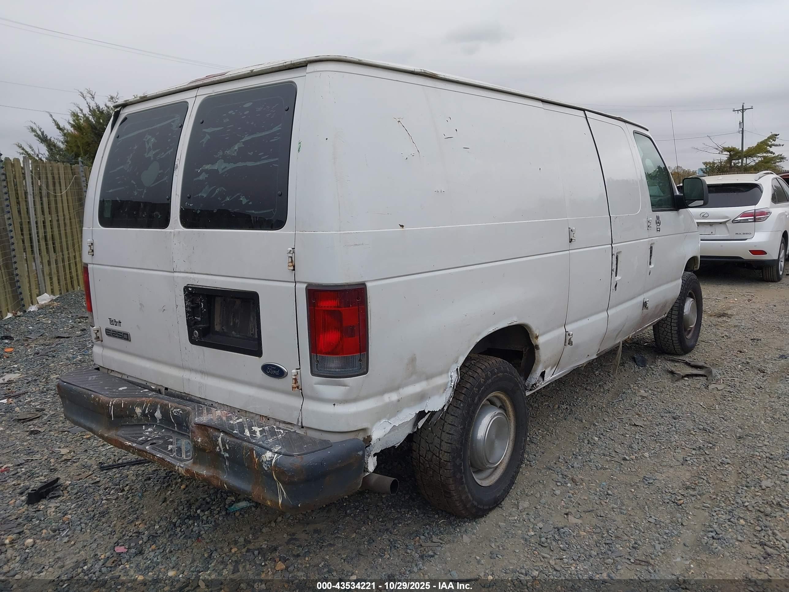FORD E-250 image 4