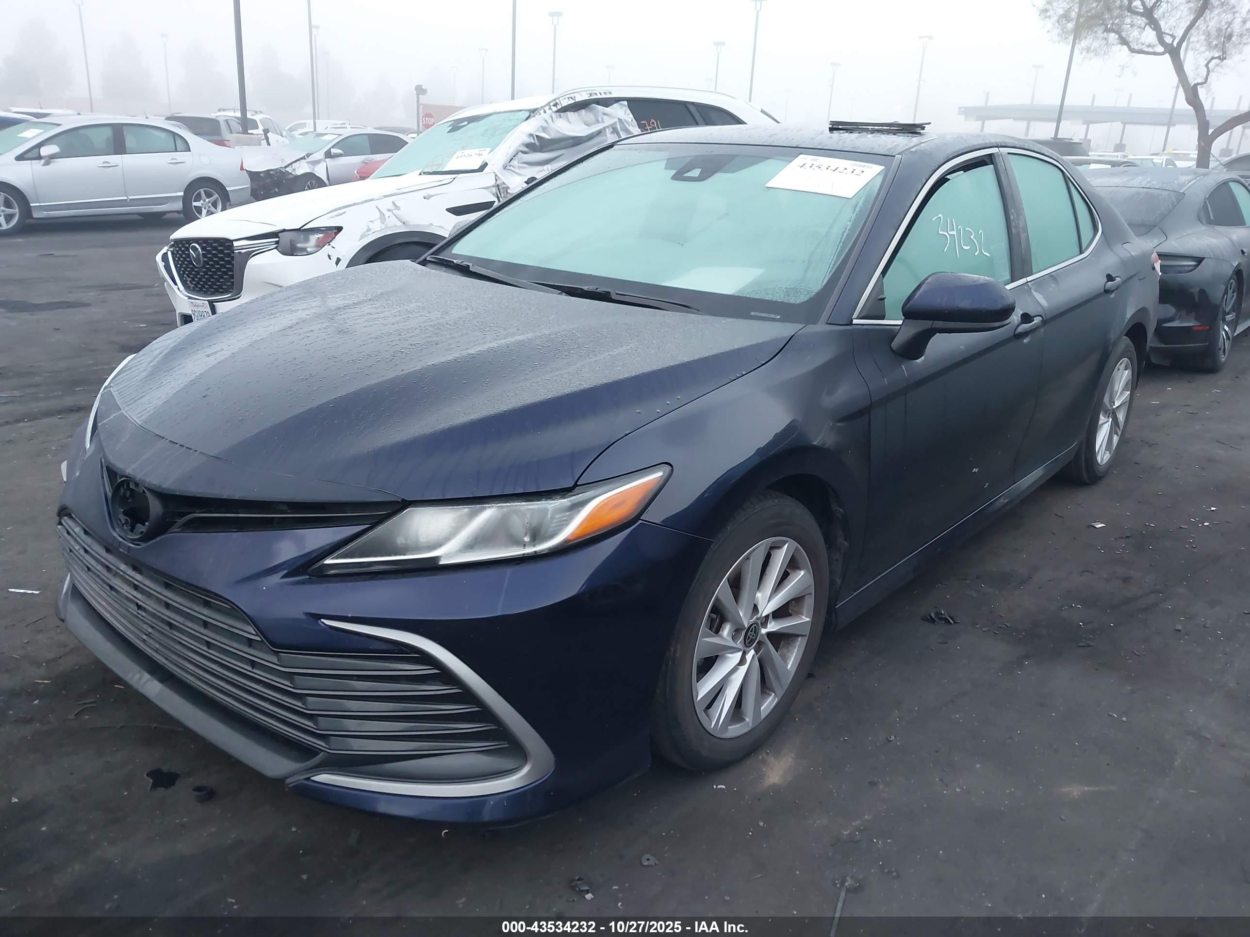 TOYOTA CAMRY image 2