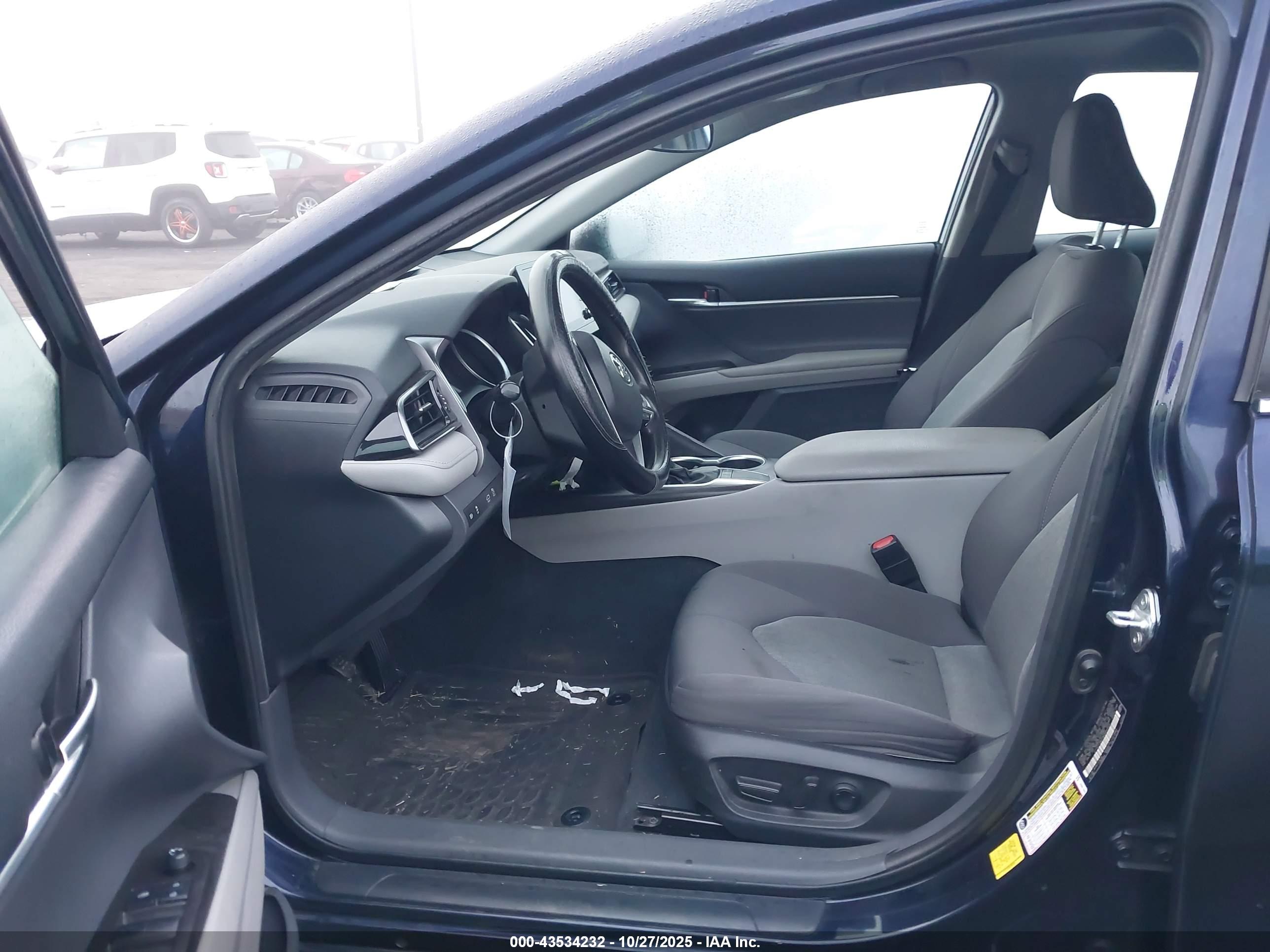 TOYOTA CAMRY image 5