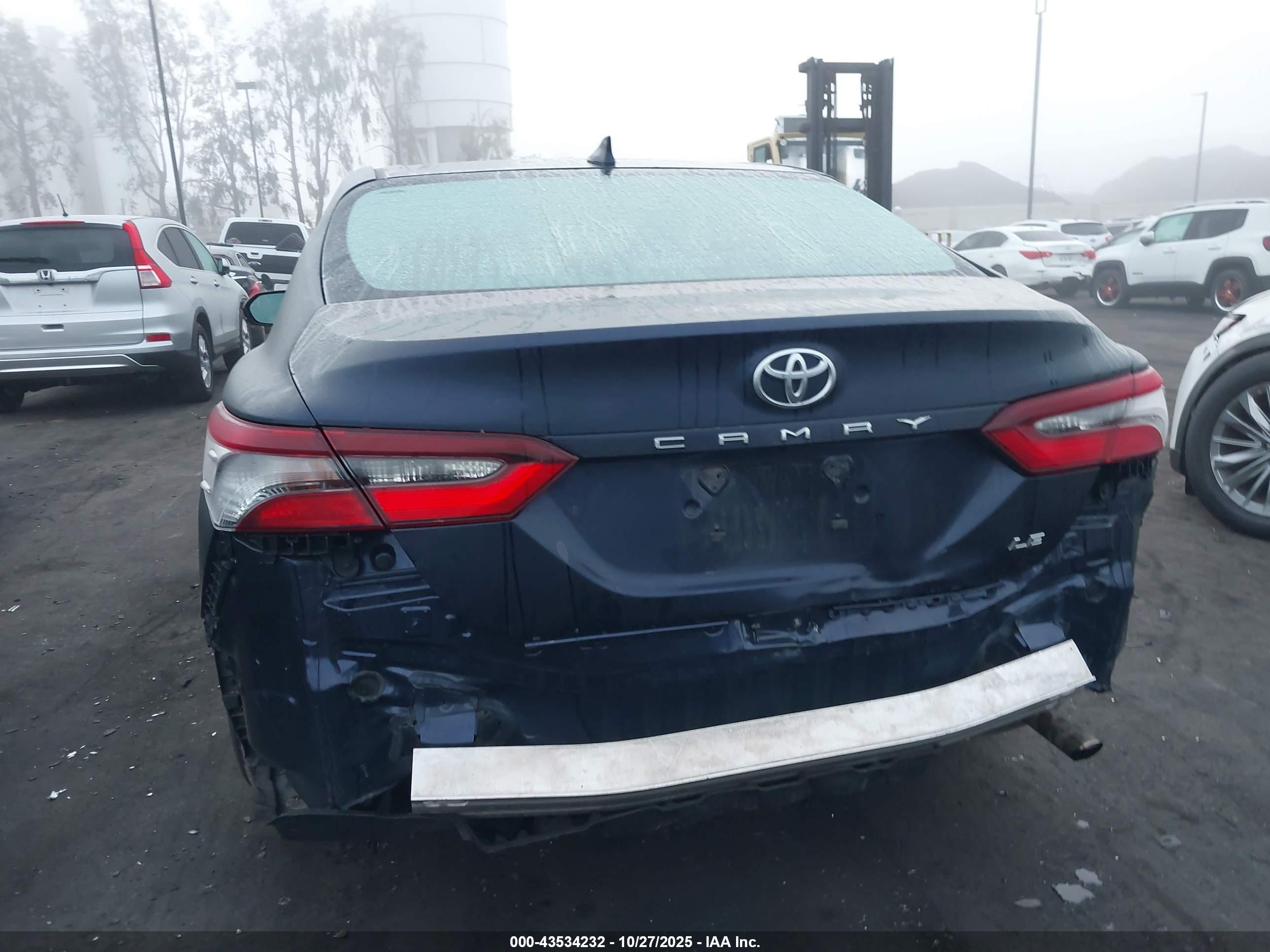 TOYOTA CAMRY image 6