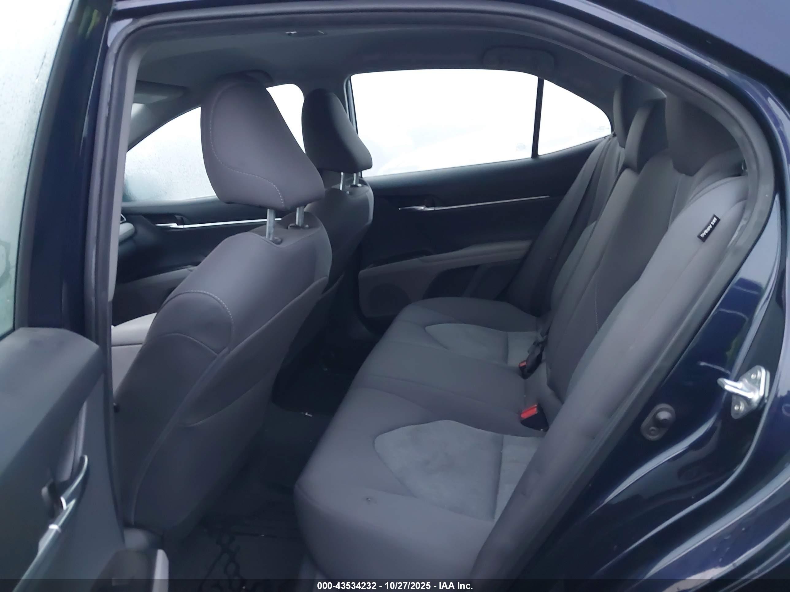 TOYOTA CAMRY image 8
