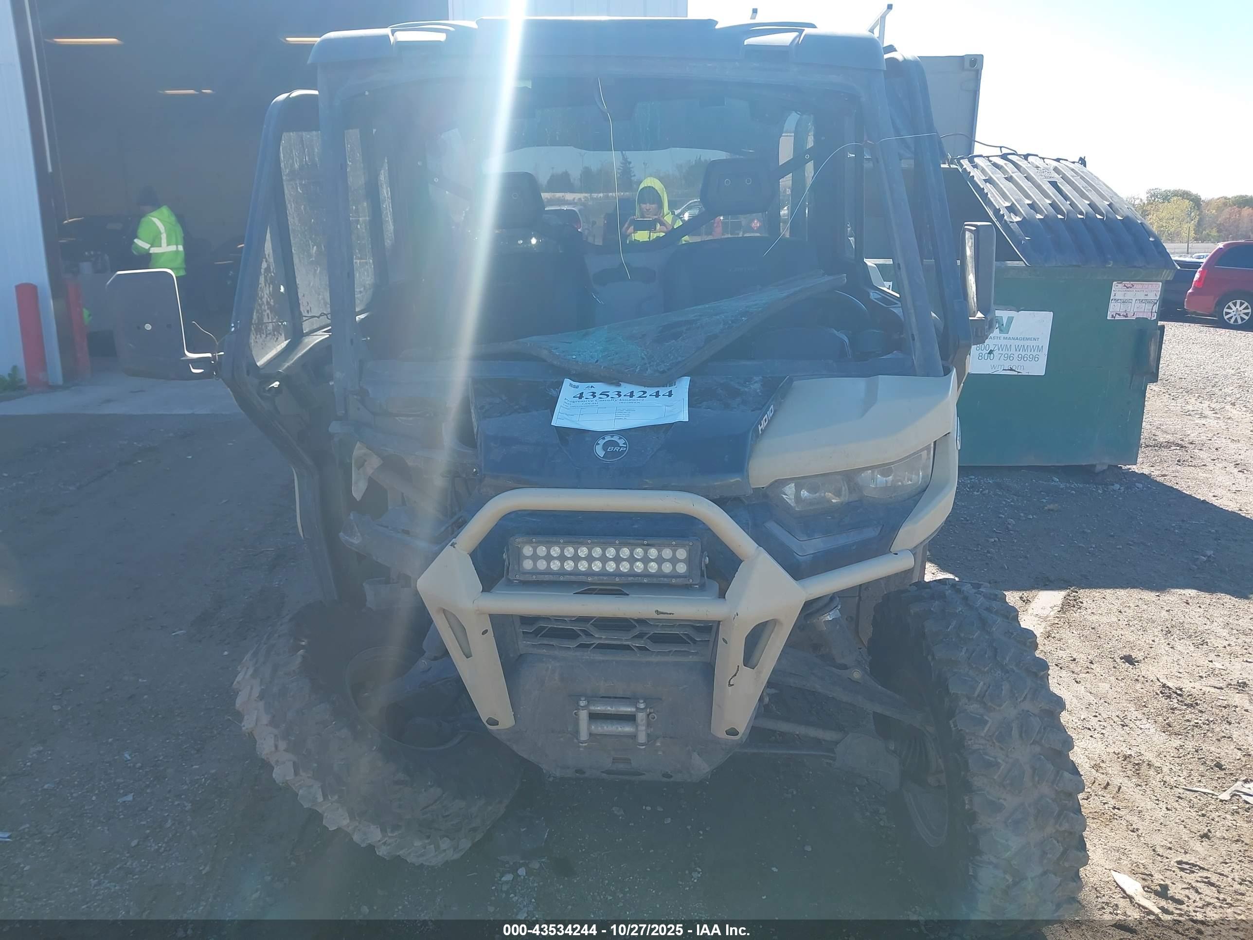 CAN-AM DEFENDER image 5