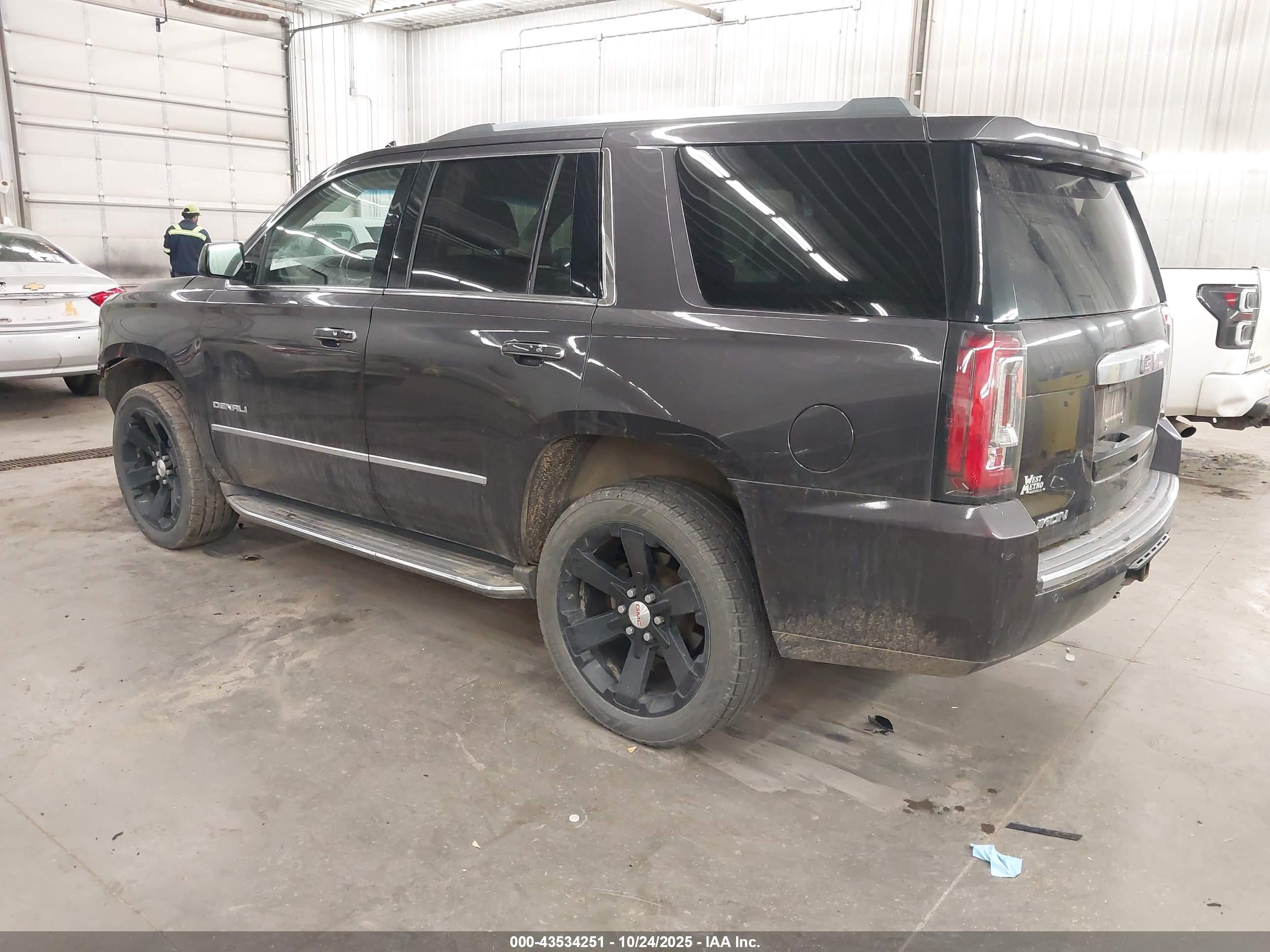 GMC YUKON image 3