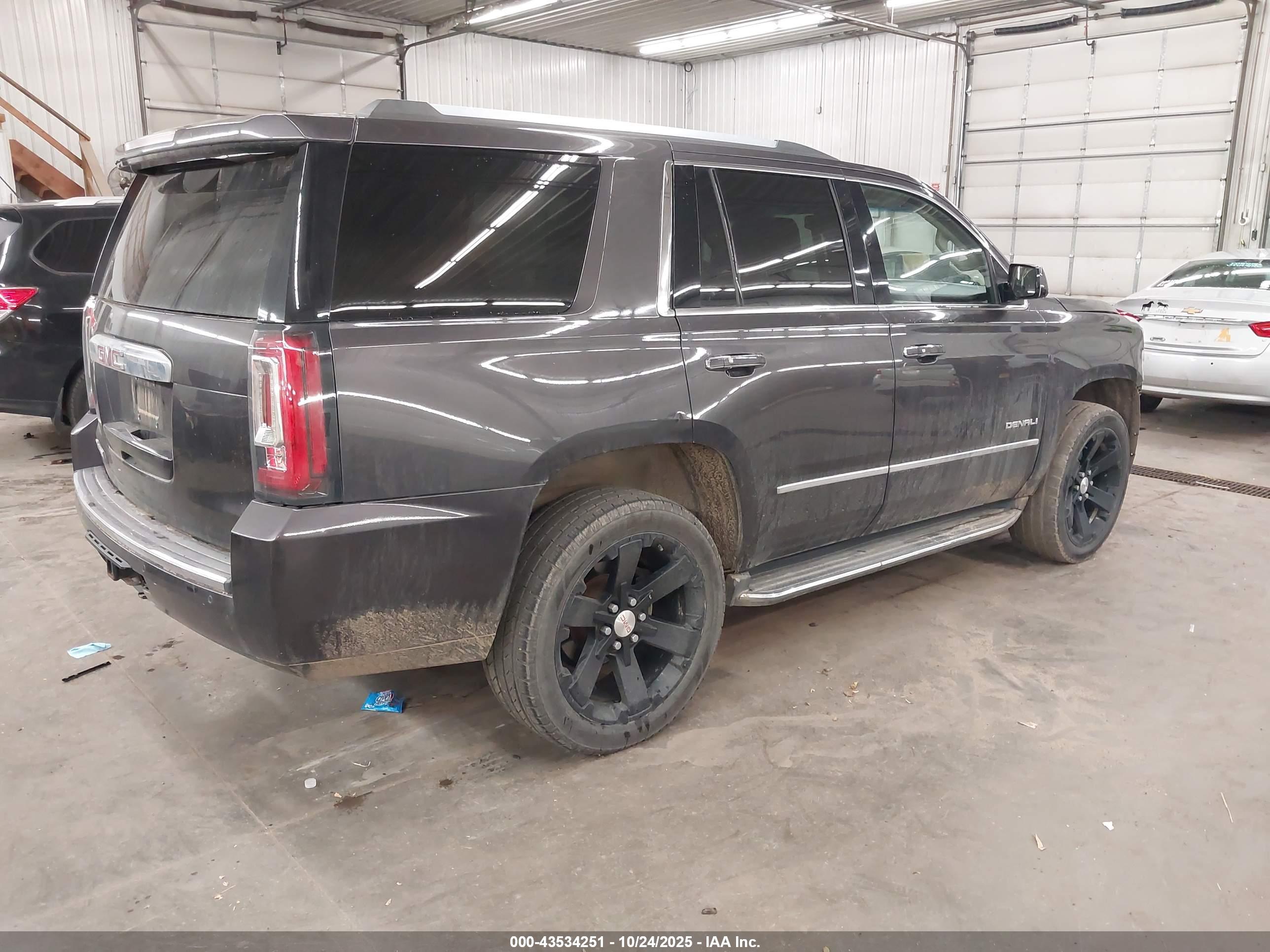 GMC YUKON image 4