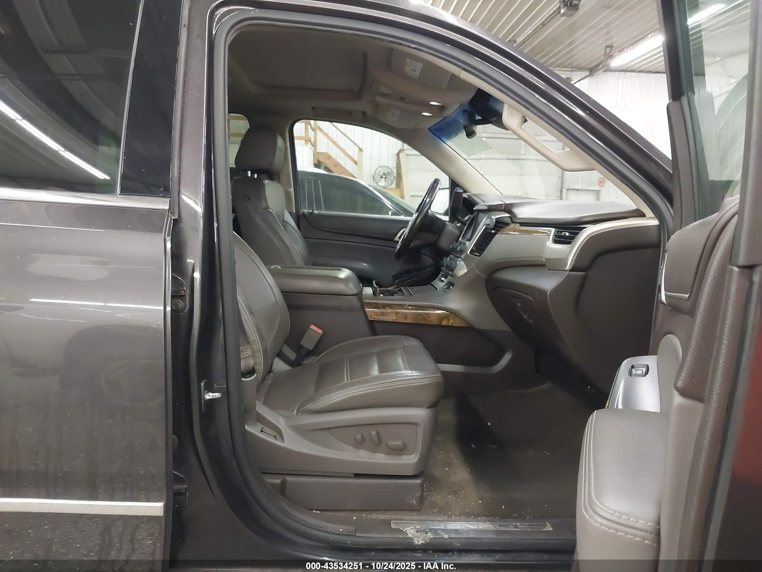 GMC YUKON image 5
