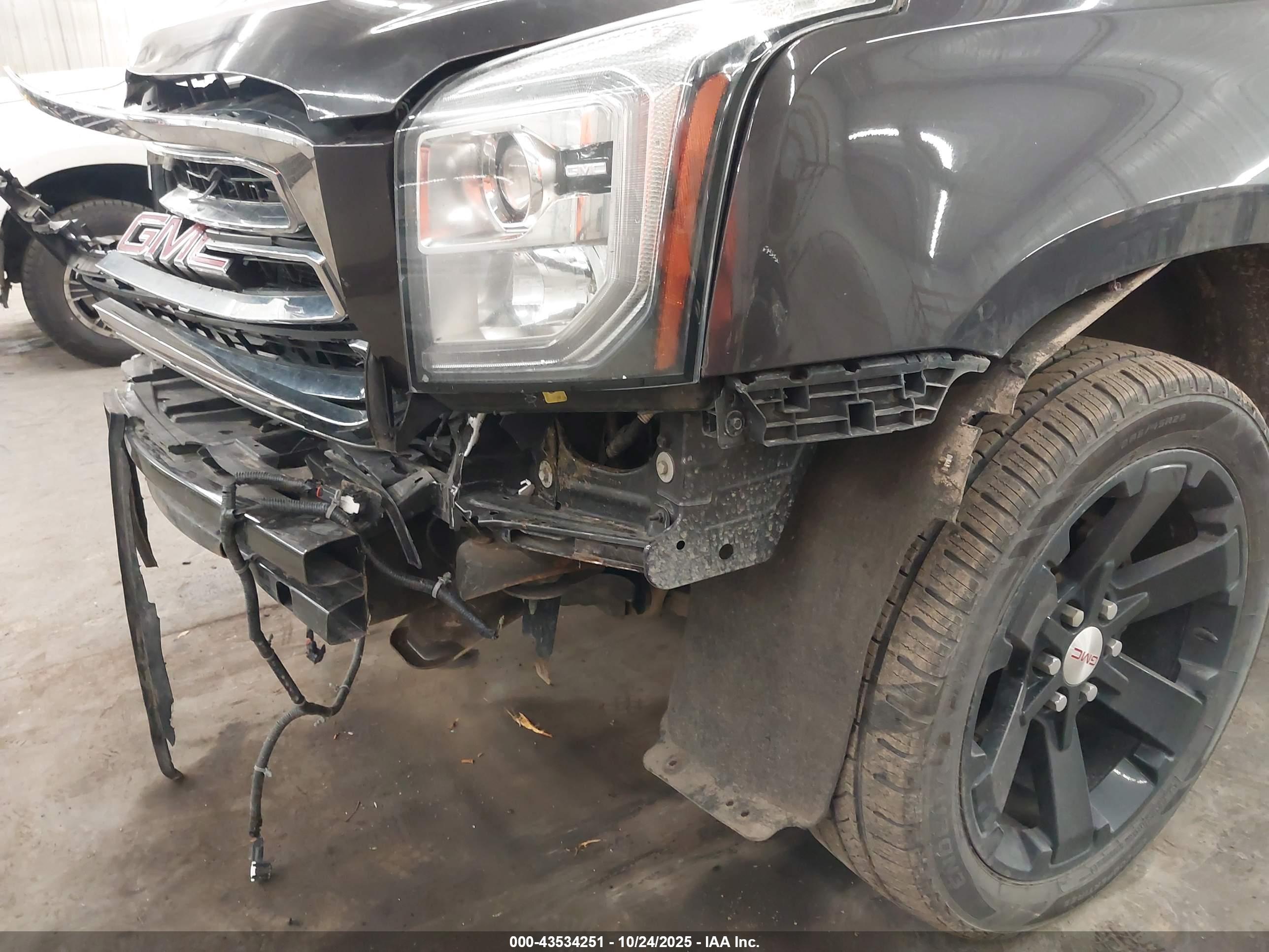 GMC YUKON image 6