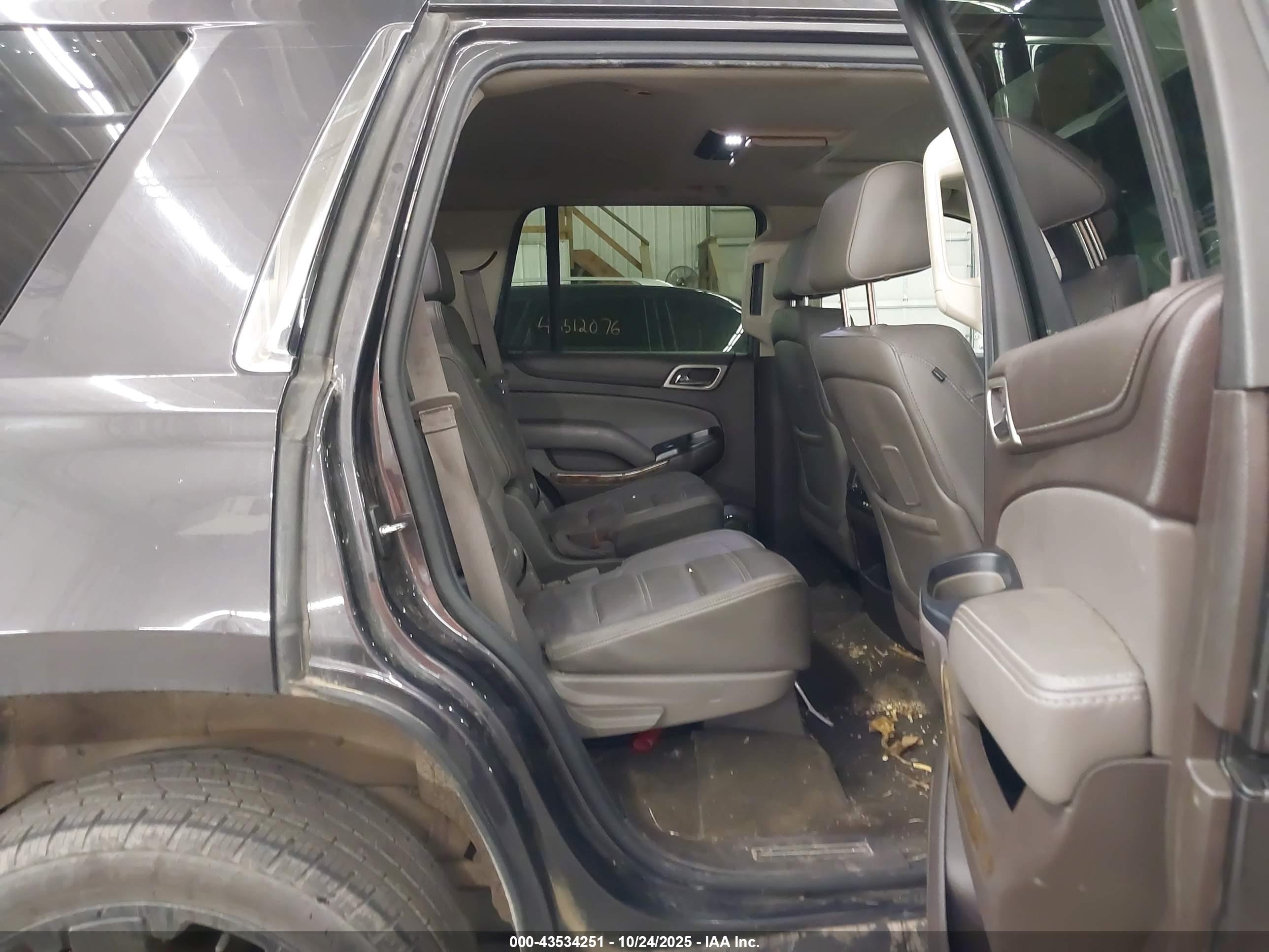 GMC YUKON image 8