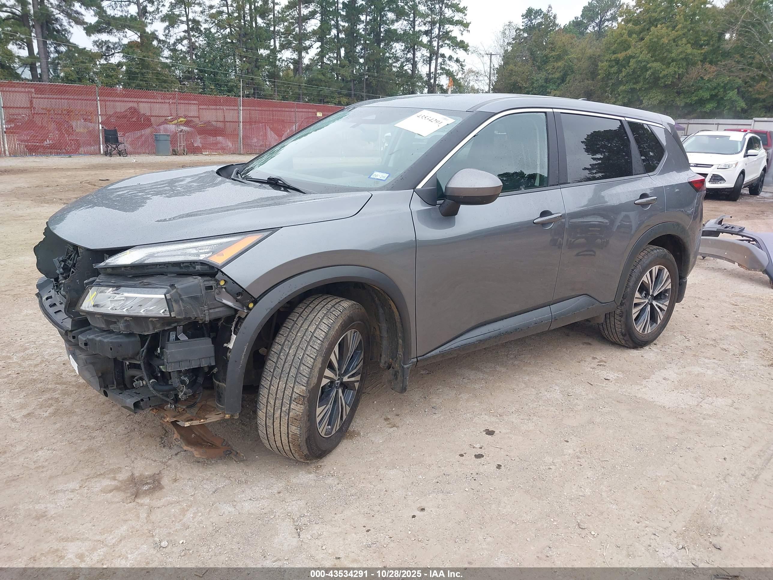 NISSAN ROGUE image 2
