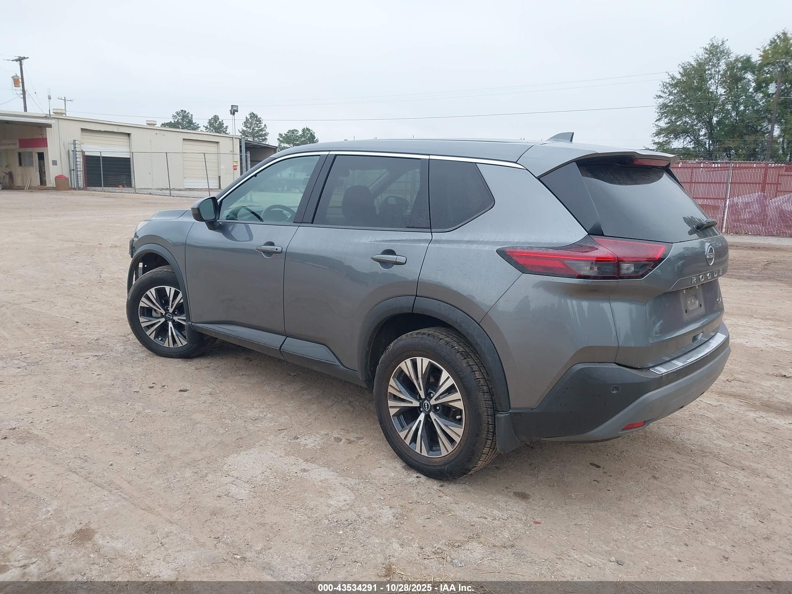 NISSAN ROGUE image 3