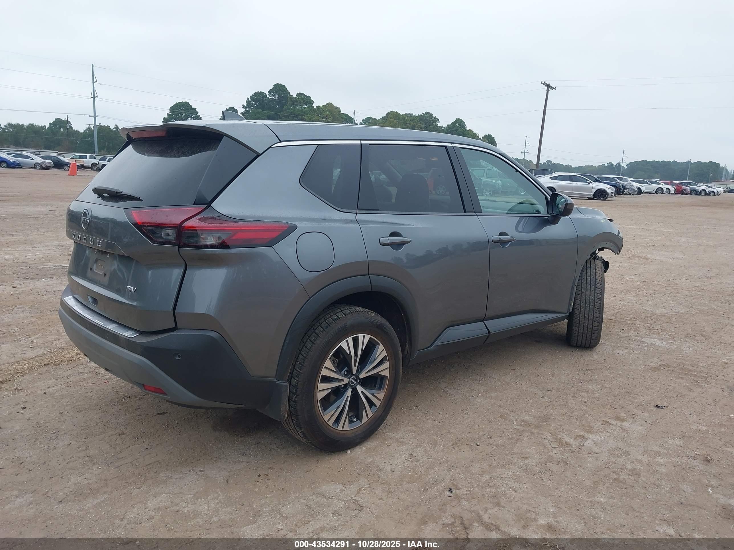 NISSAN ROGUE image 4