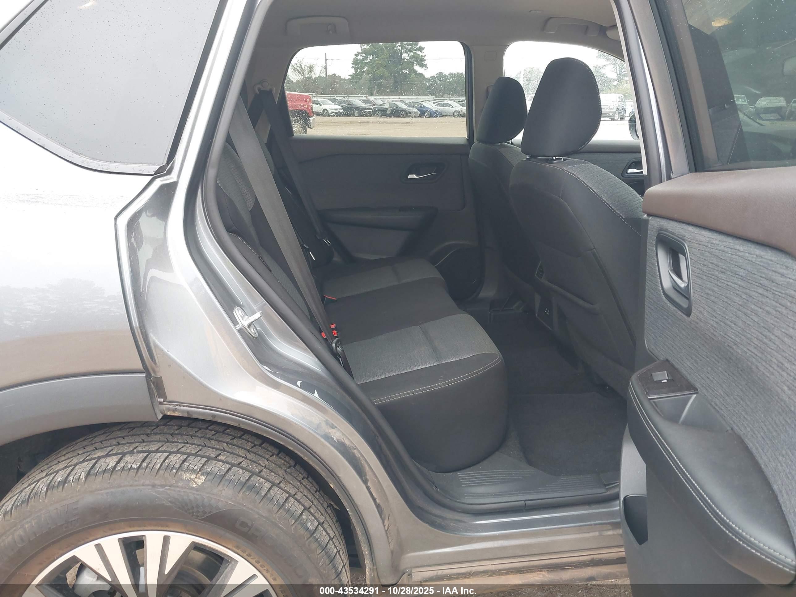 NISSAN ROGUE image 8