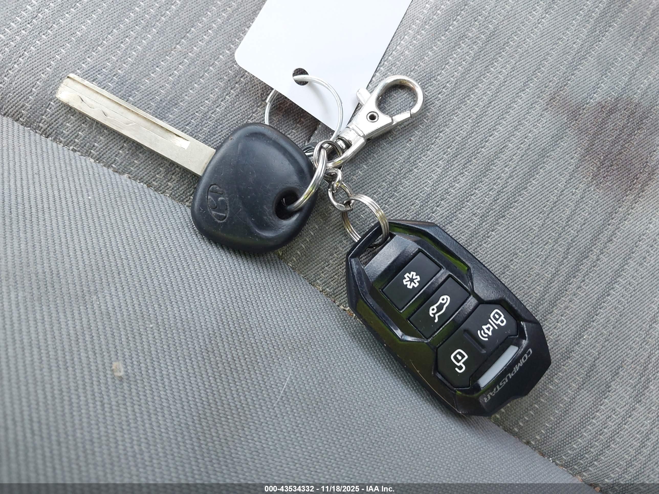 HYUNDAI ACCENT image 11