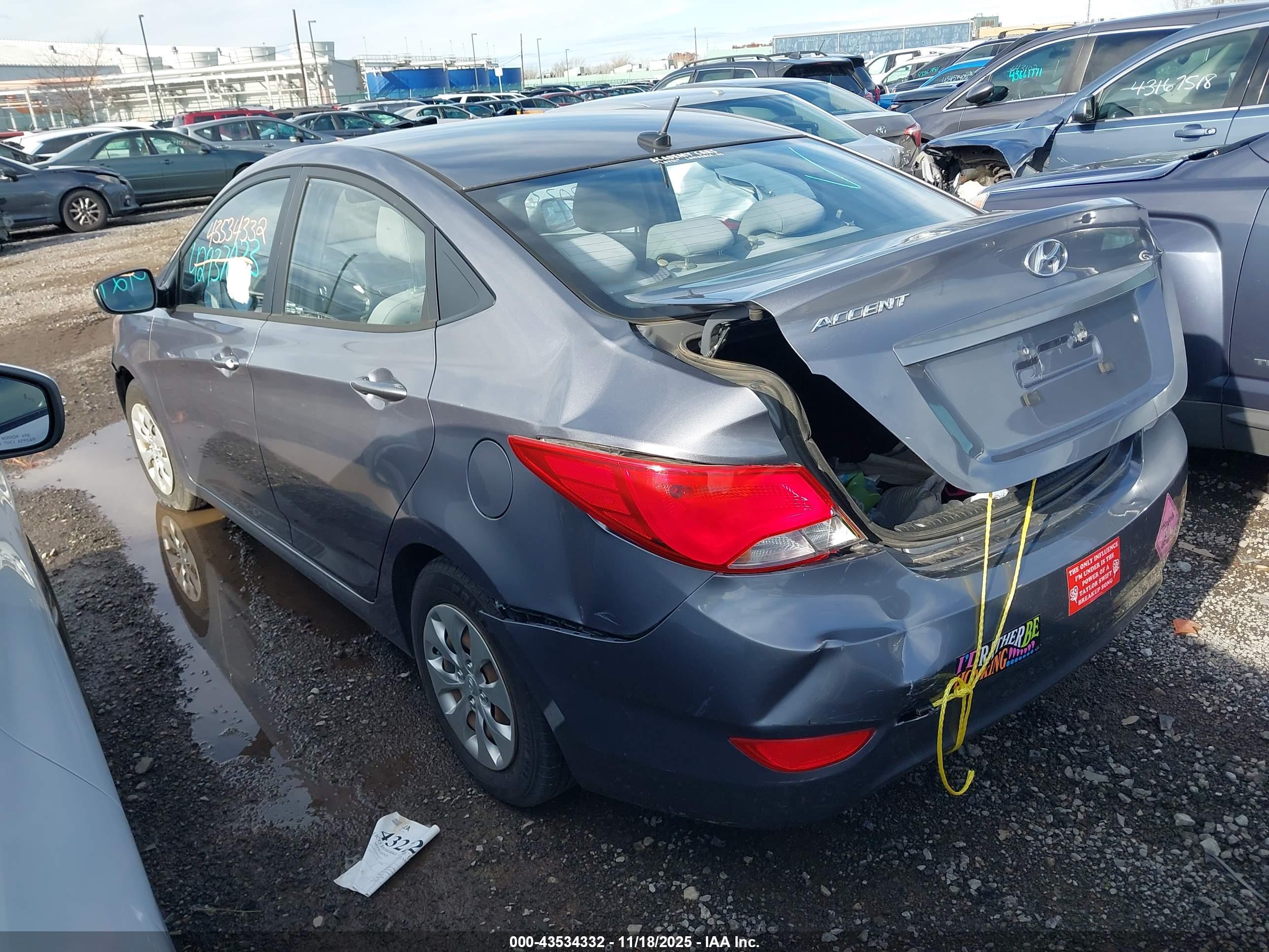 HYUNDAI ACCENT image 3