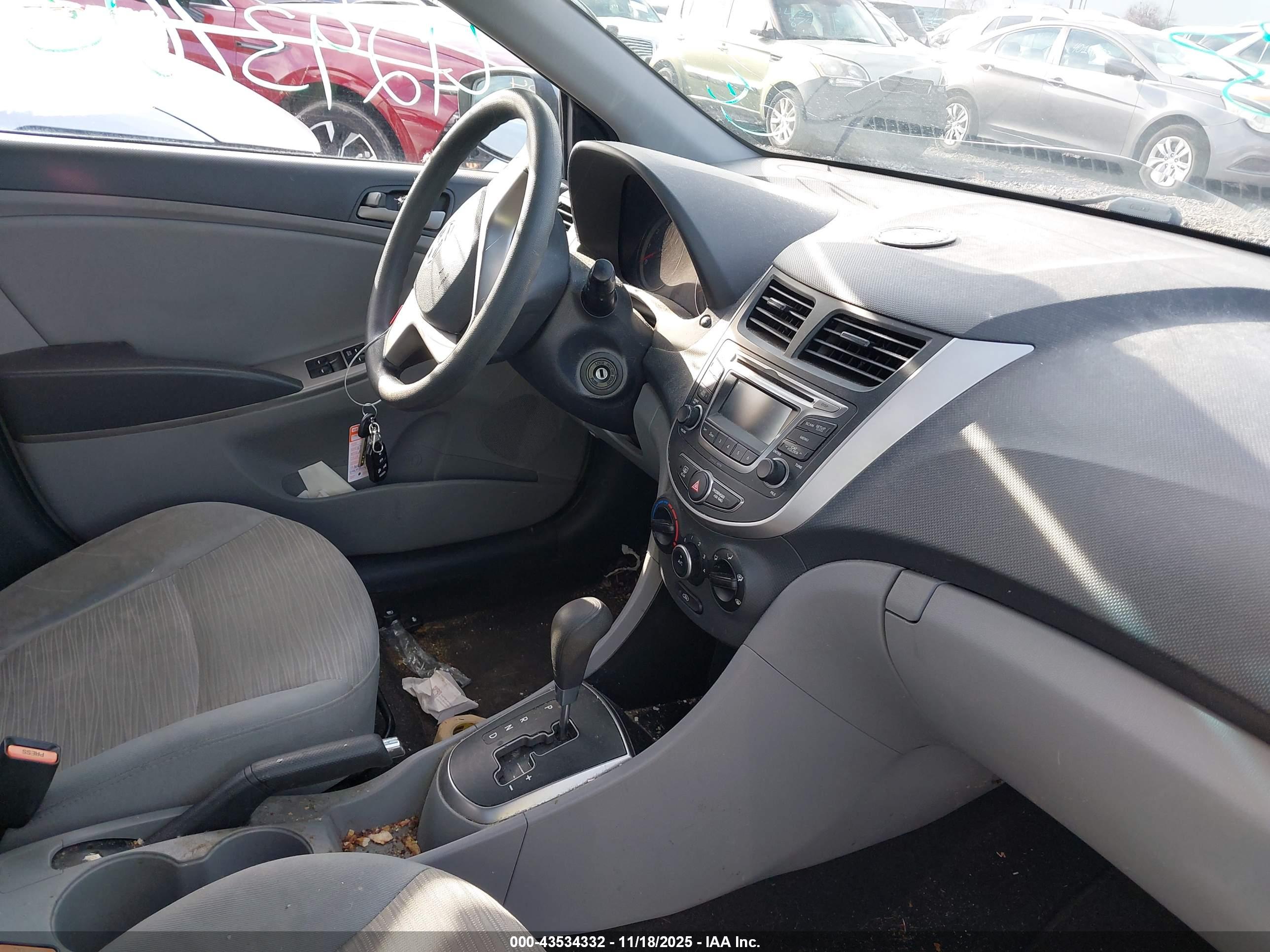 HYUNDAI ACCENT image 5
