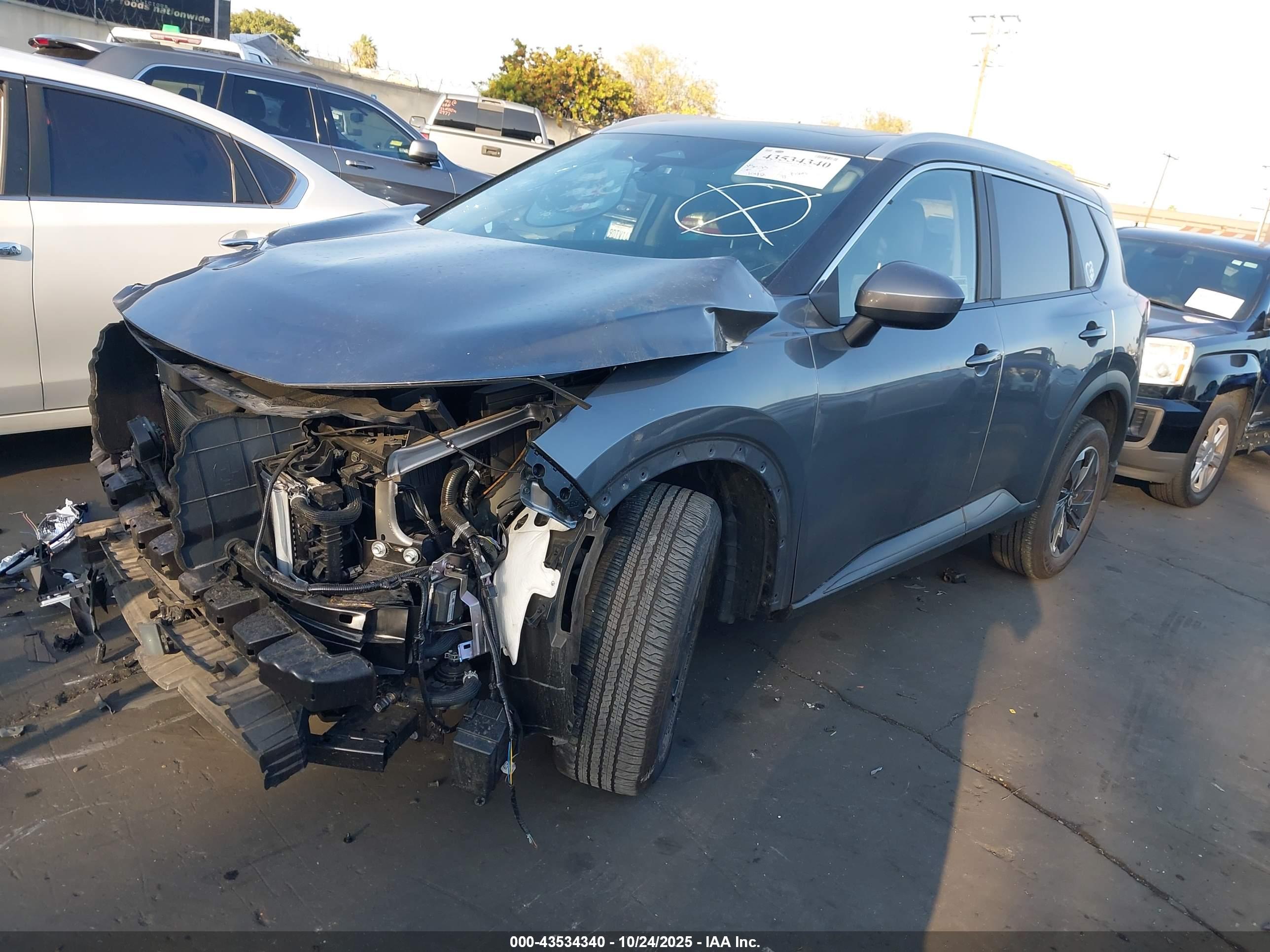 NISSAN ROGUE image 2