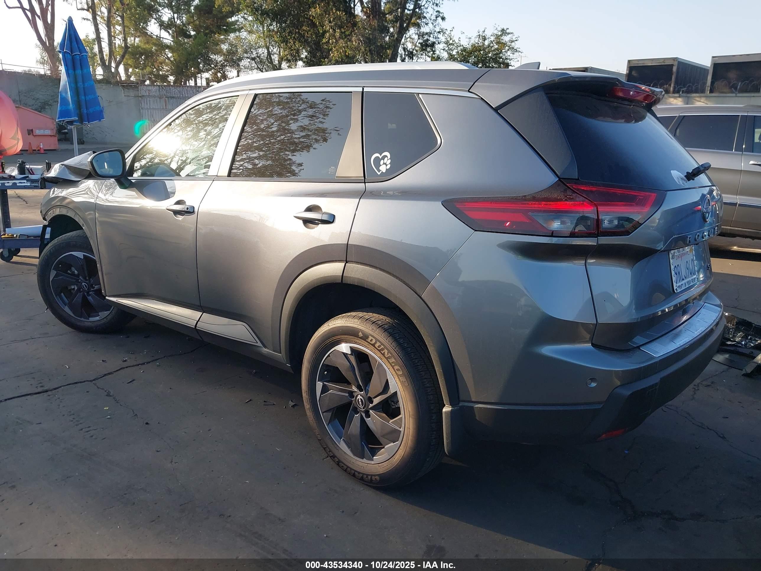 NISSAN ROGUE image 3