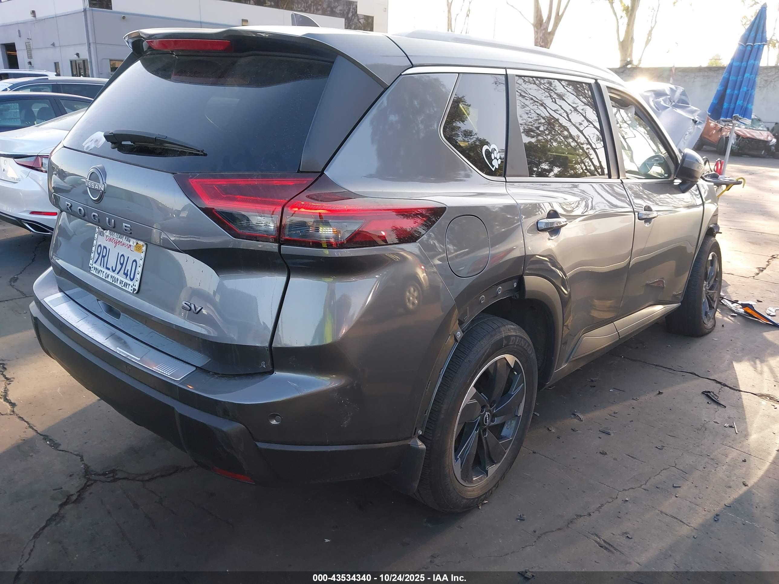 NISSAN ROGUE image 4