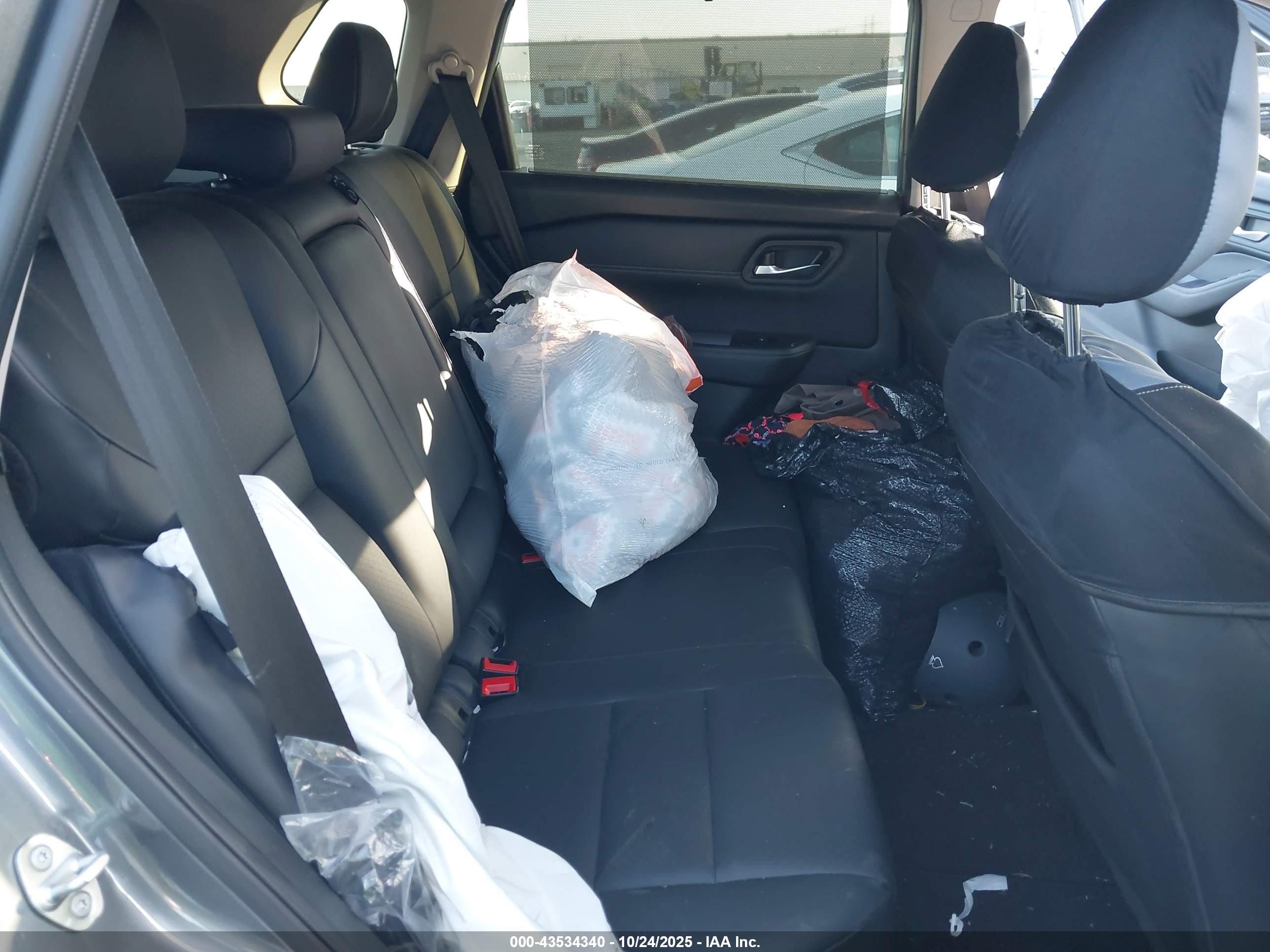 NISSAN ROGUE image 8
