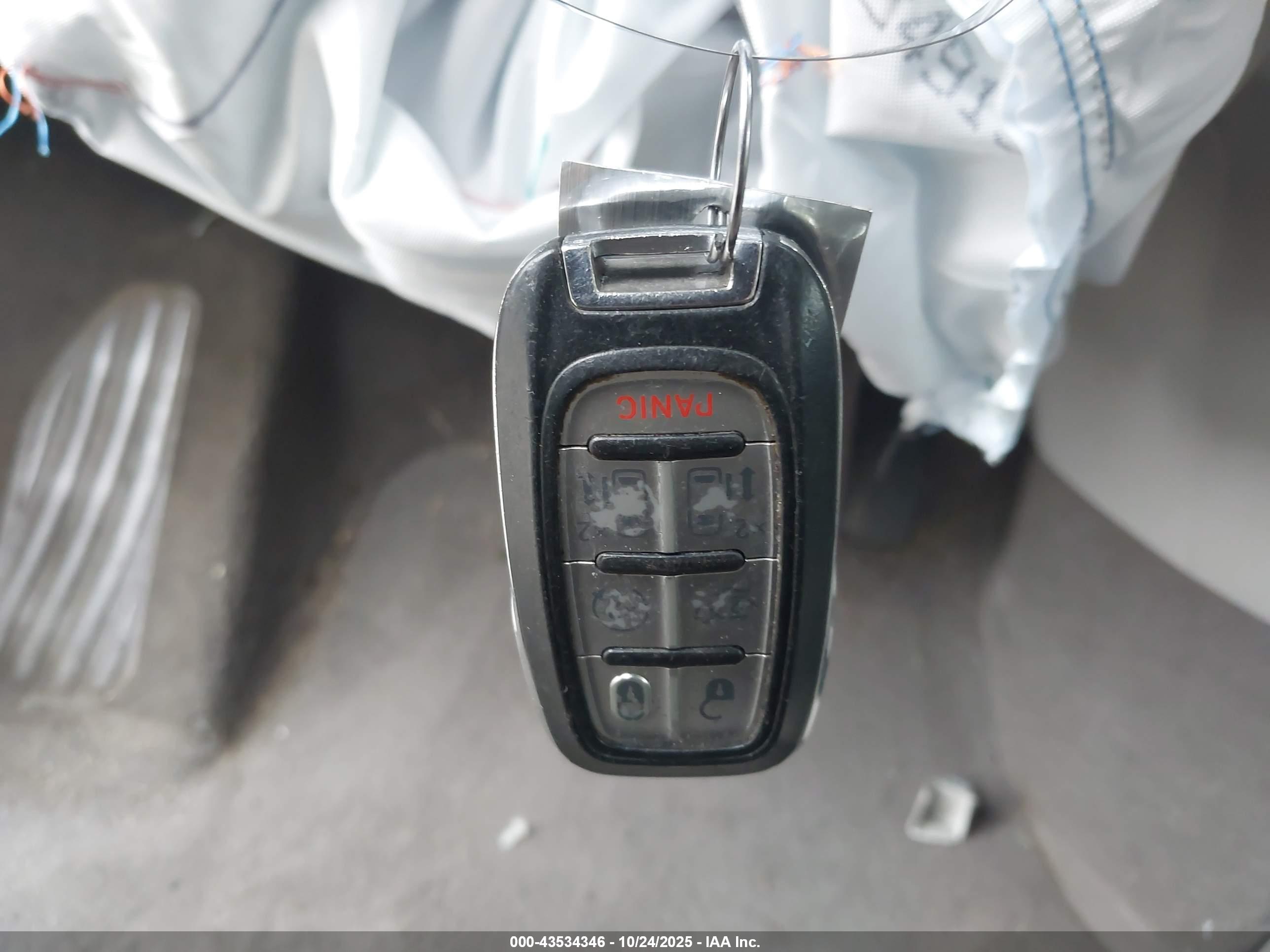 CHRYSLER PACIFICA image 11