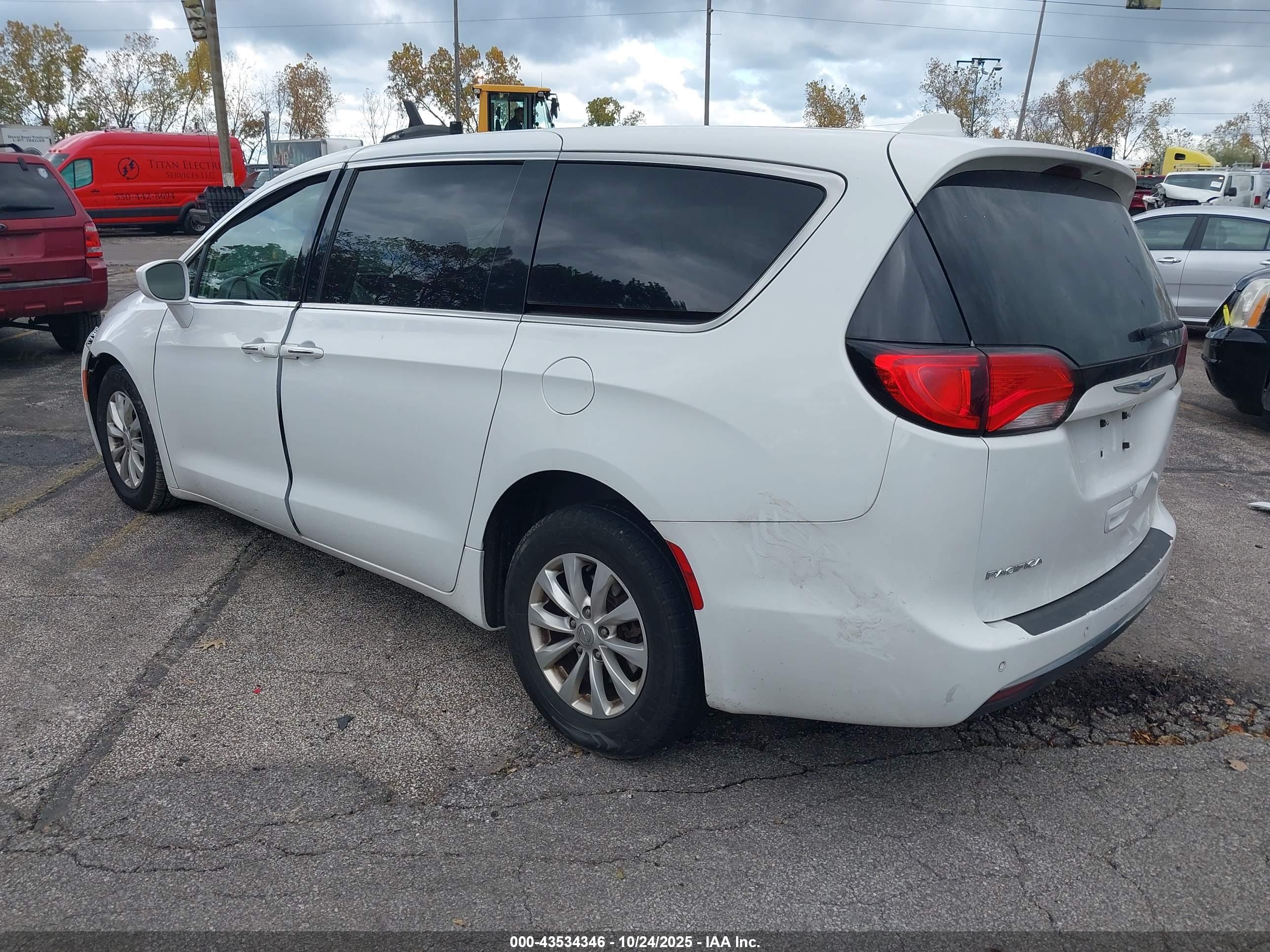 CHRYSLER PACIFICA image 3