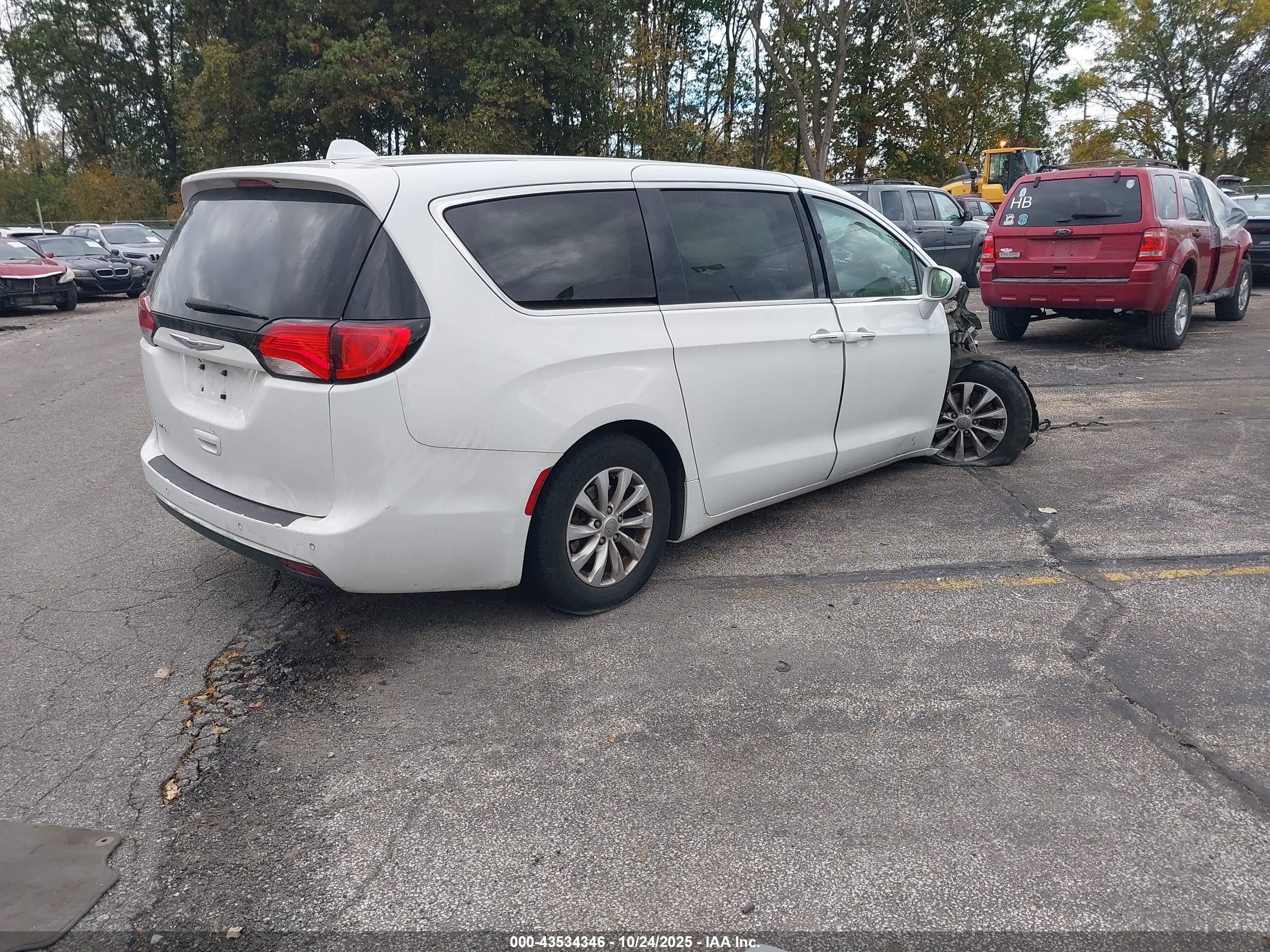 CHRYSLER PACIFICA image 4