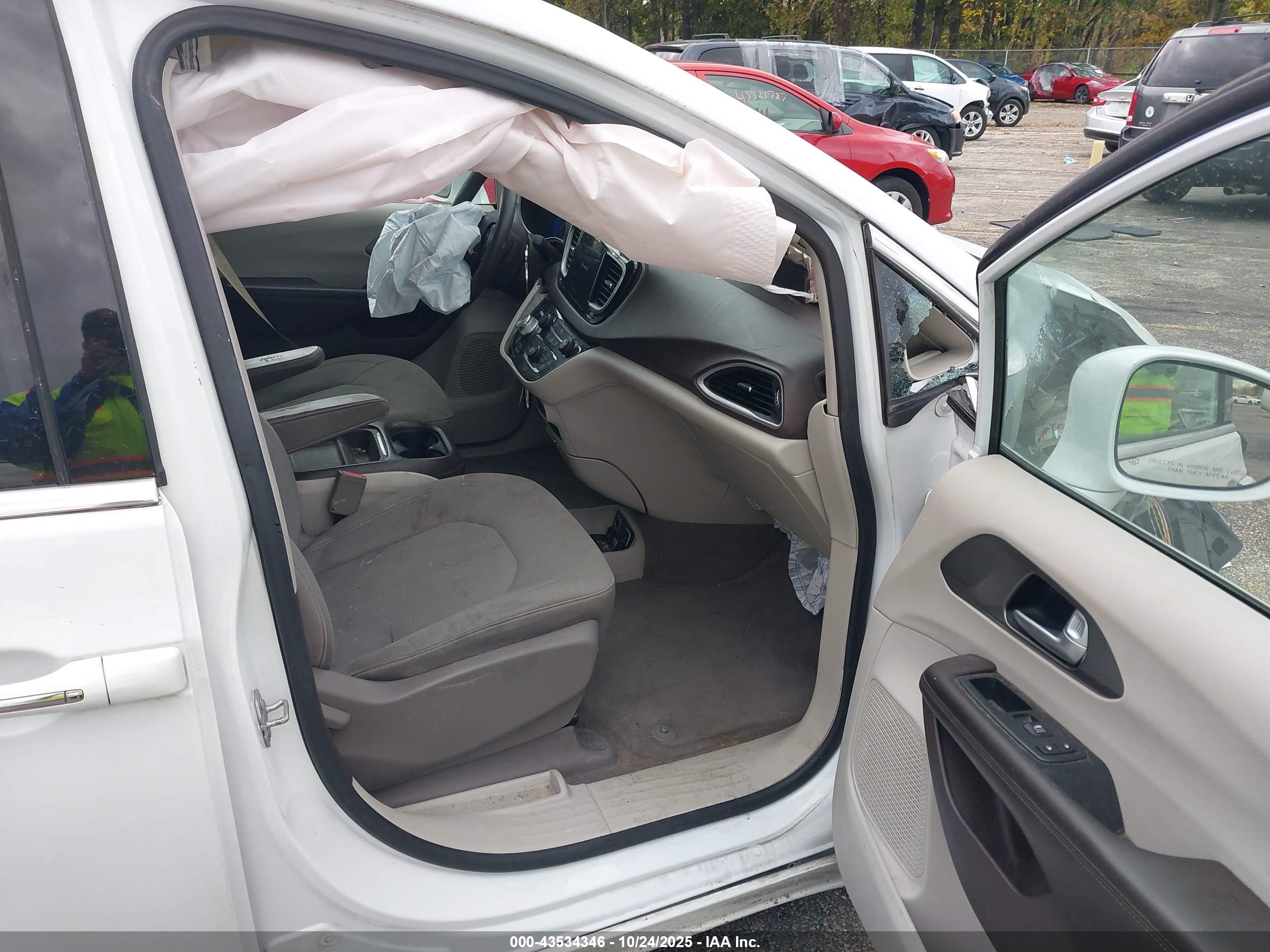 CHRYSLER PACIFICA image 5
