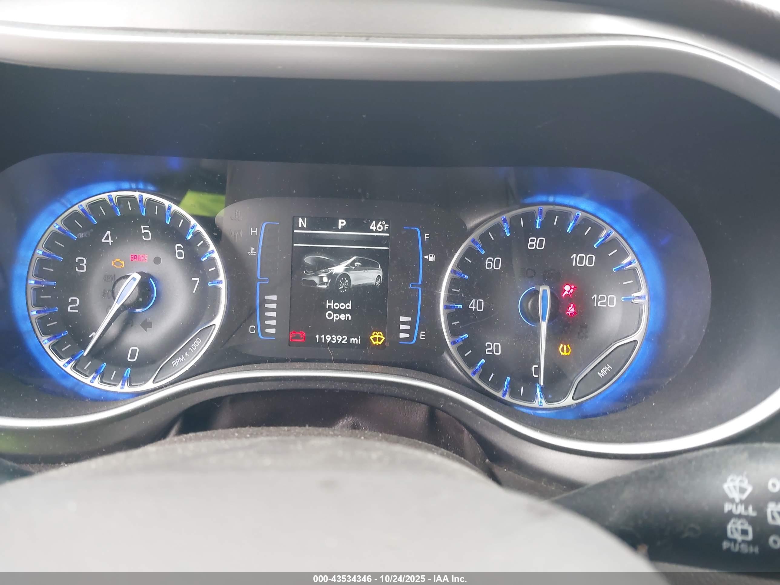 CHRYSLER PACIFICA image 7