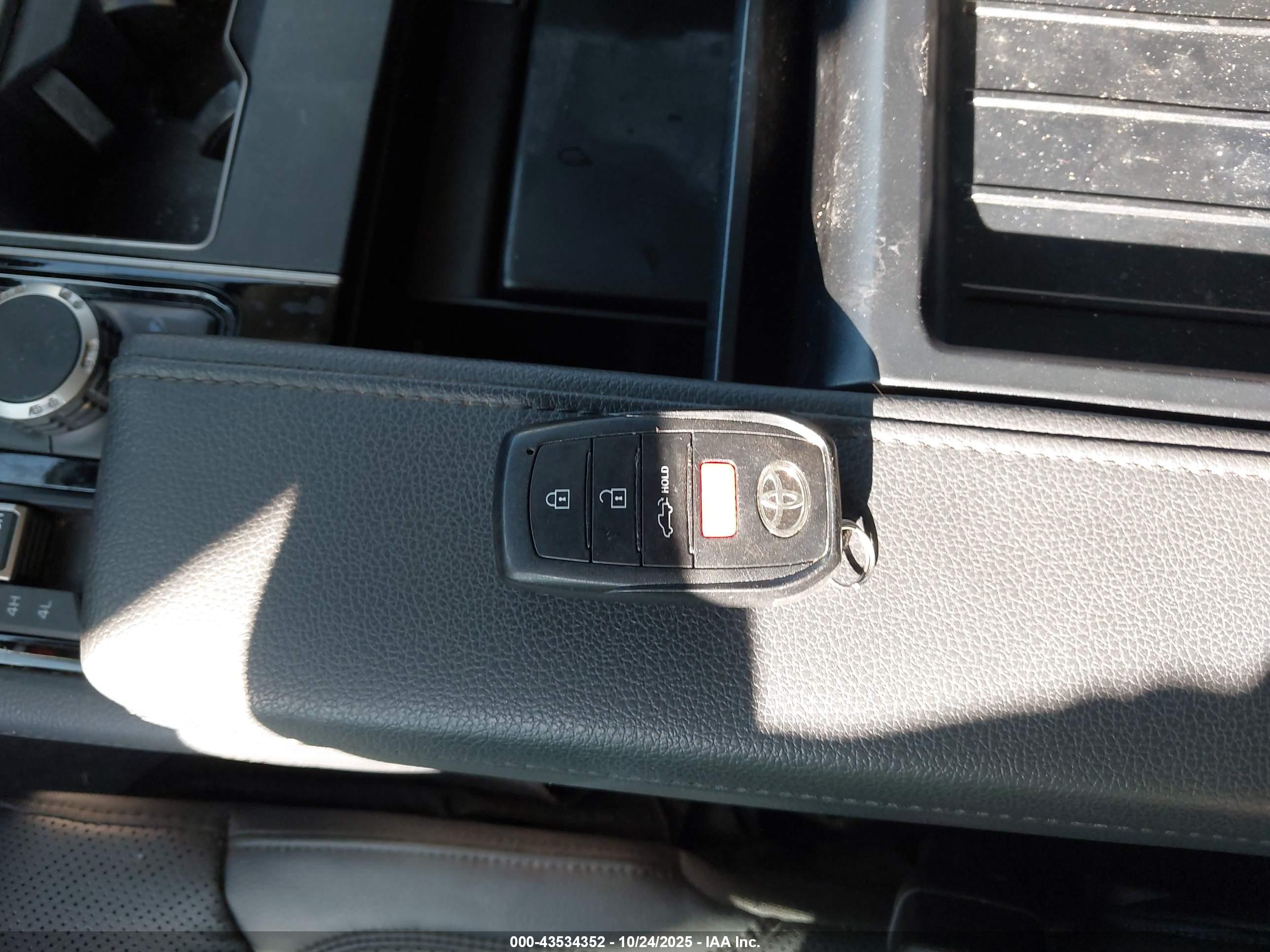 TOYOTA TUNDRA image 11