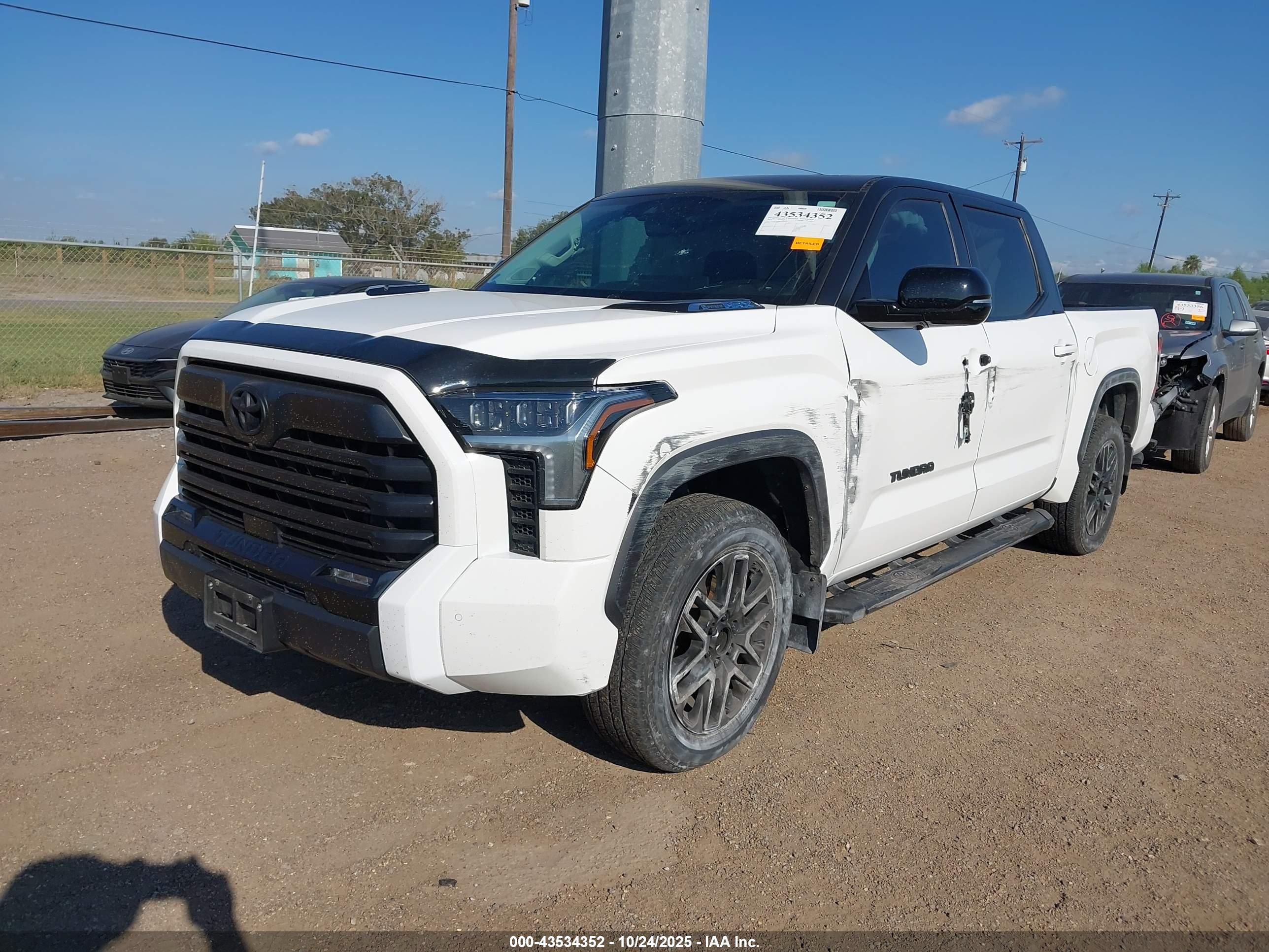 TOYOTA TUNDRA image 2