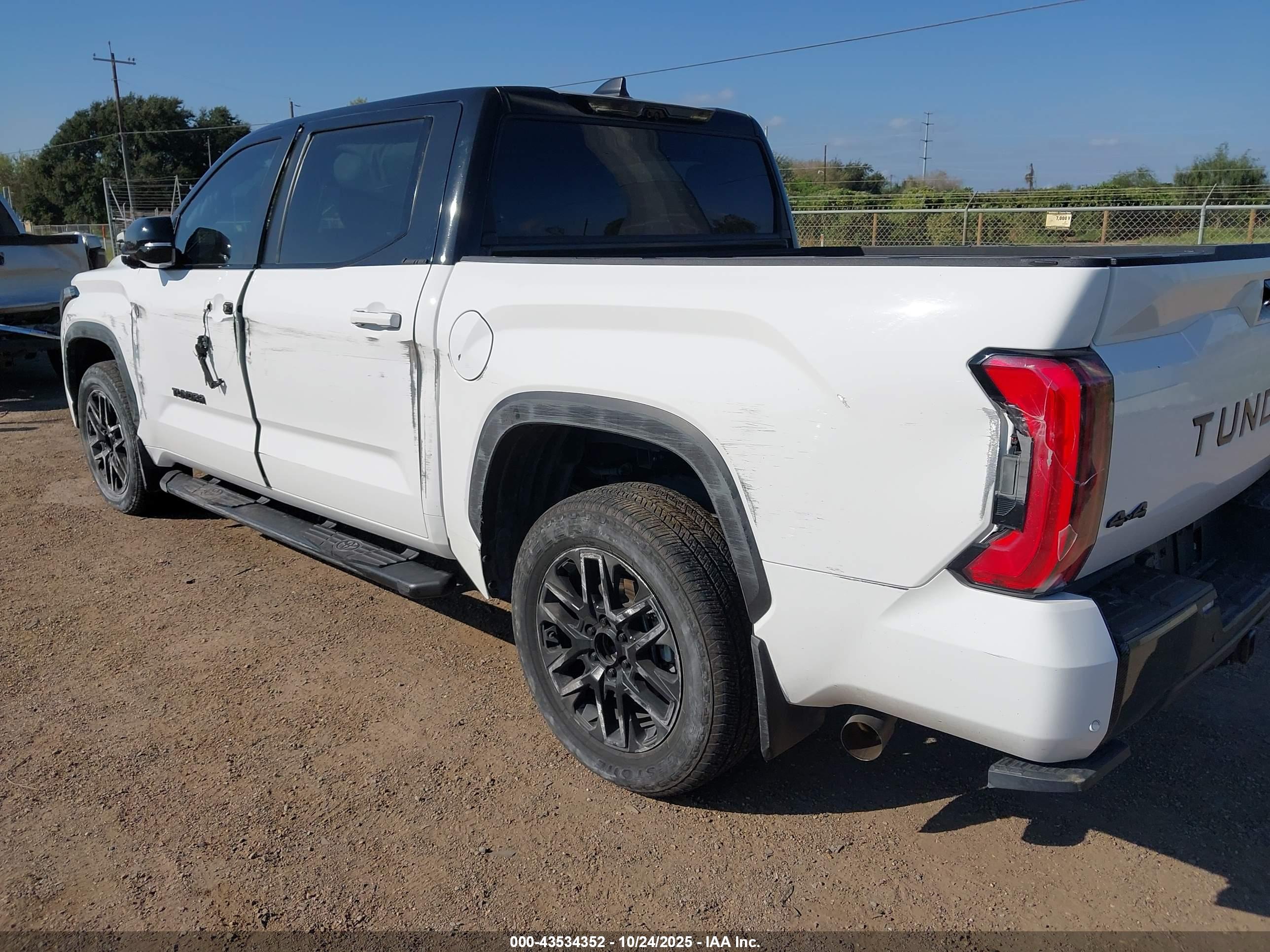 TOYOTA TUNDRA image 6