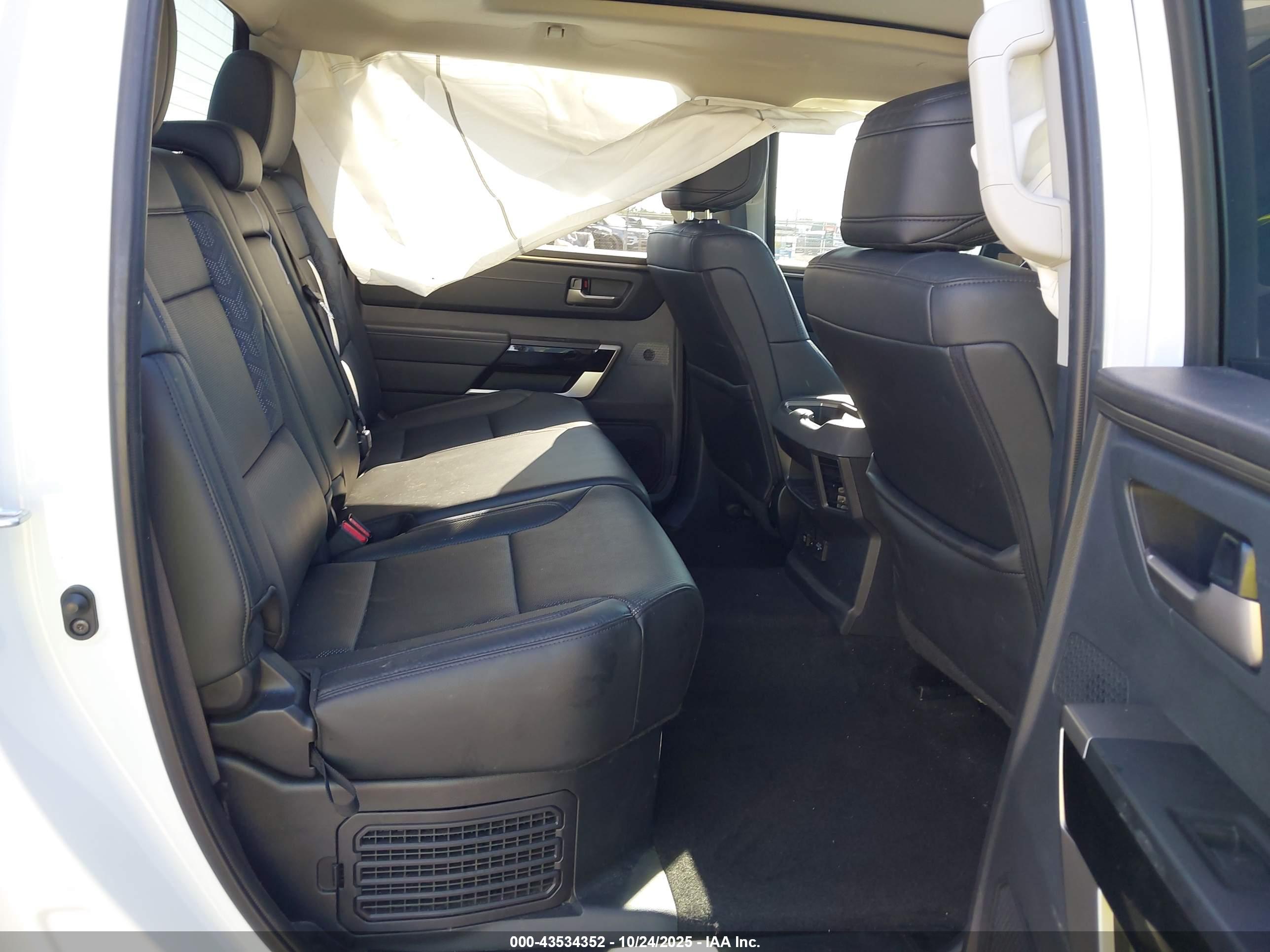 TOYOTA TUNDRA image 8