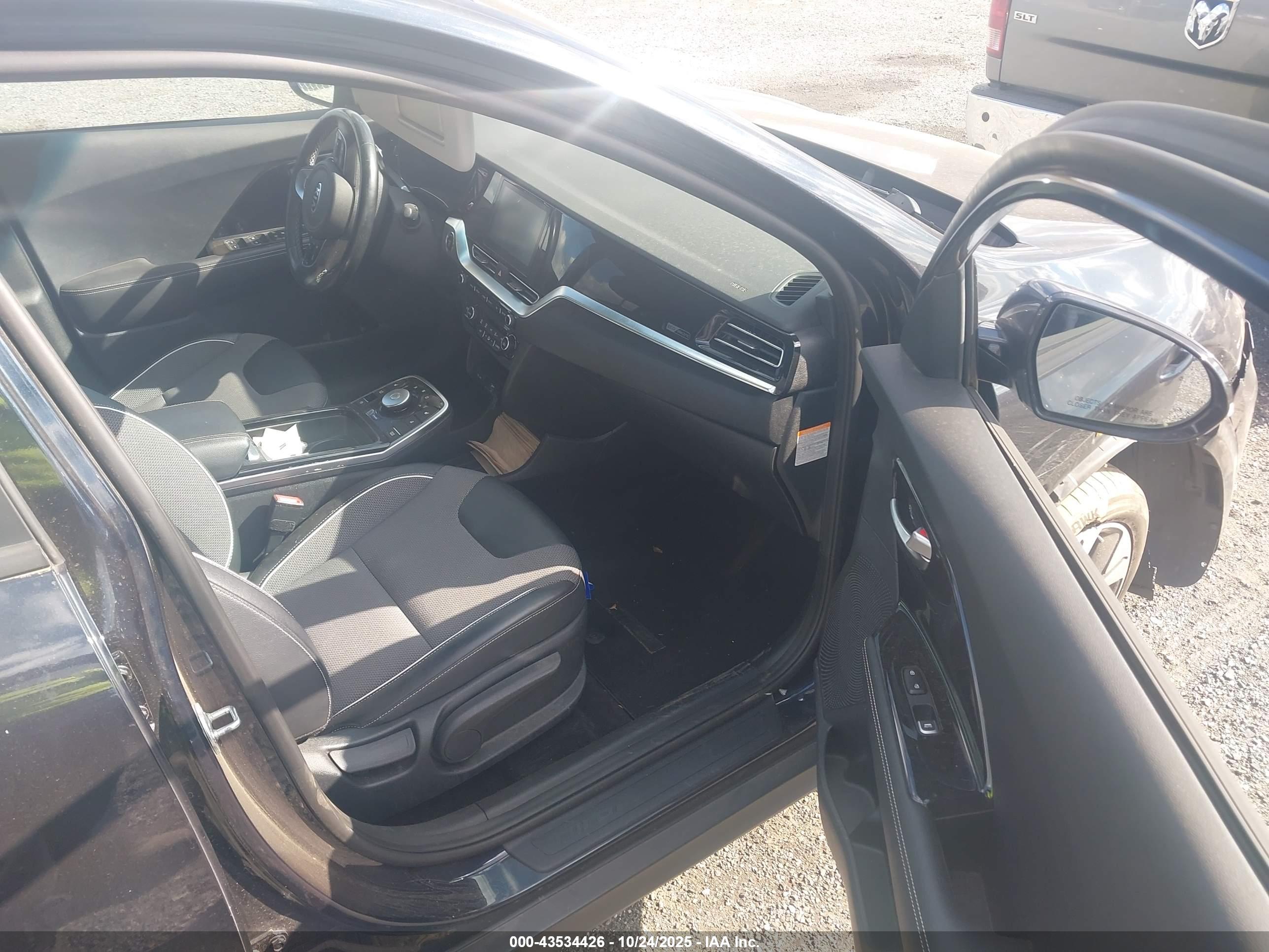 KIA NIRO image 5