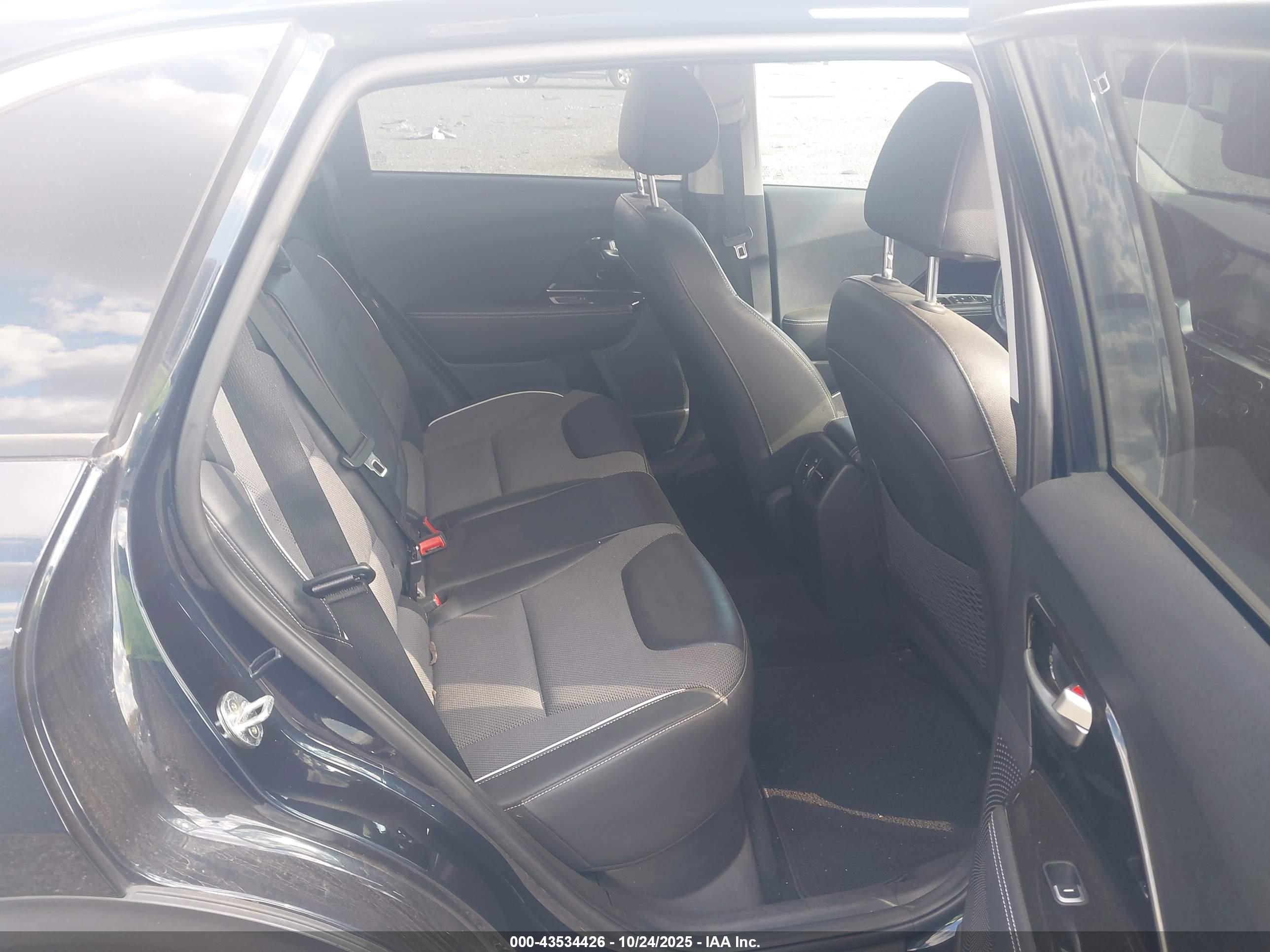 KIA NIRO image 8