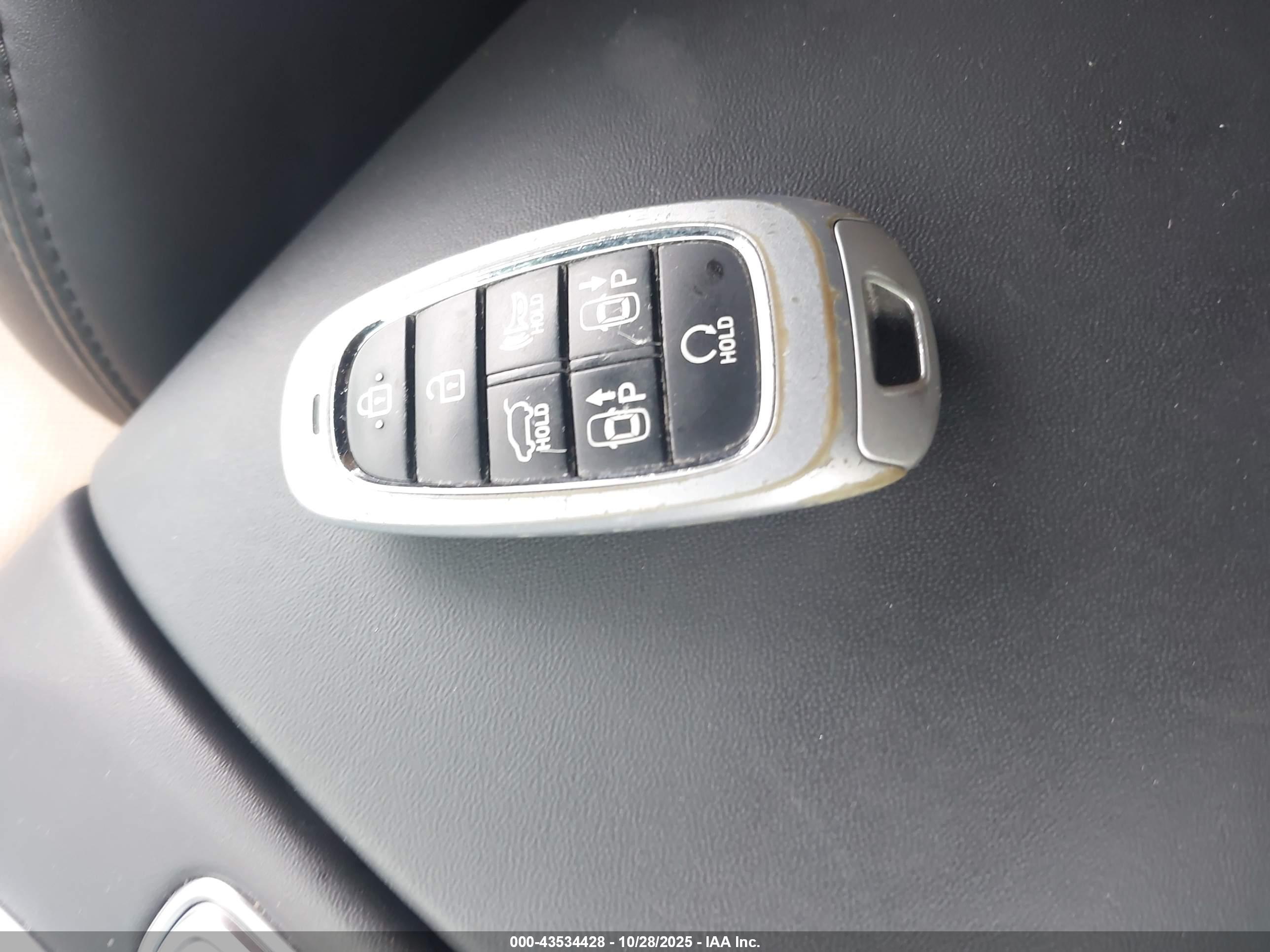 HYUNDAI SANTA image 11