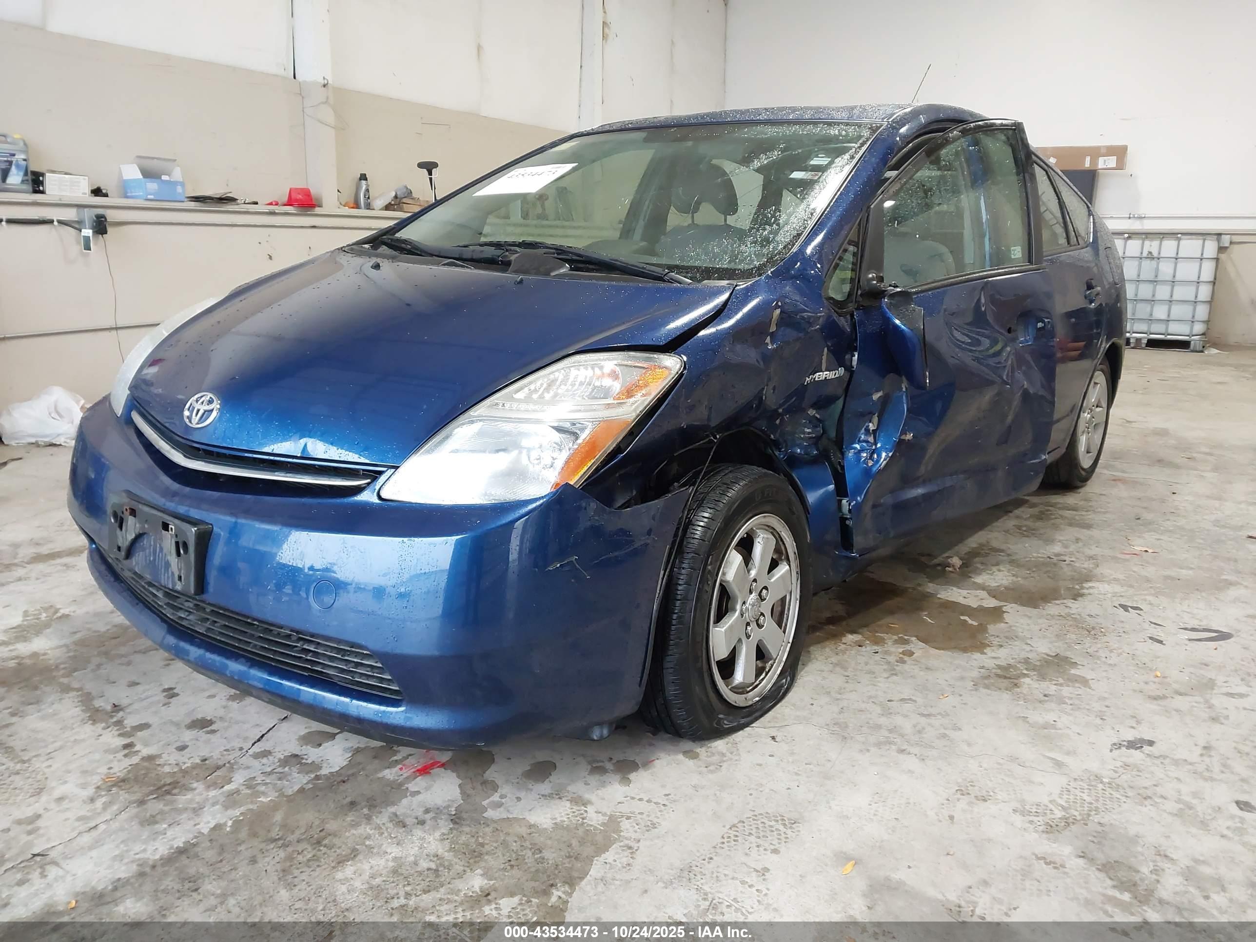 TOYOTA PRIUS image 2