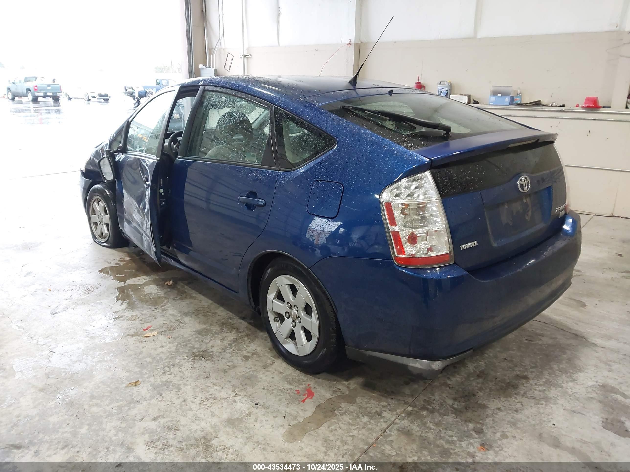 TOYOTA PRIUS image 3
