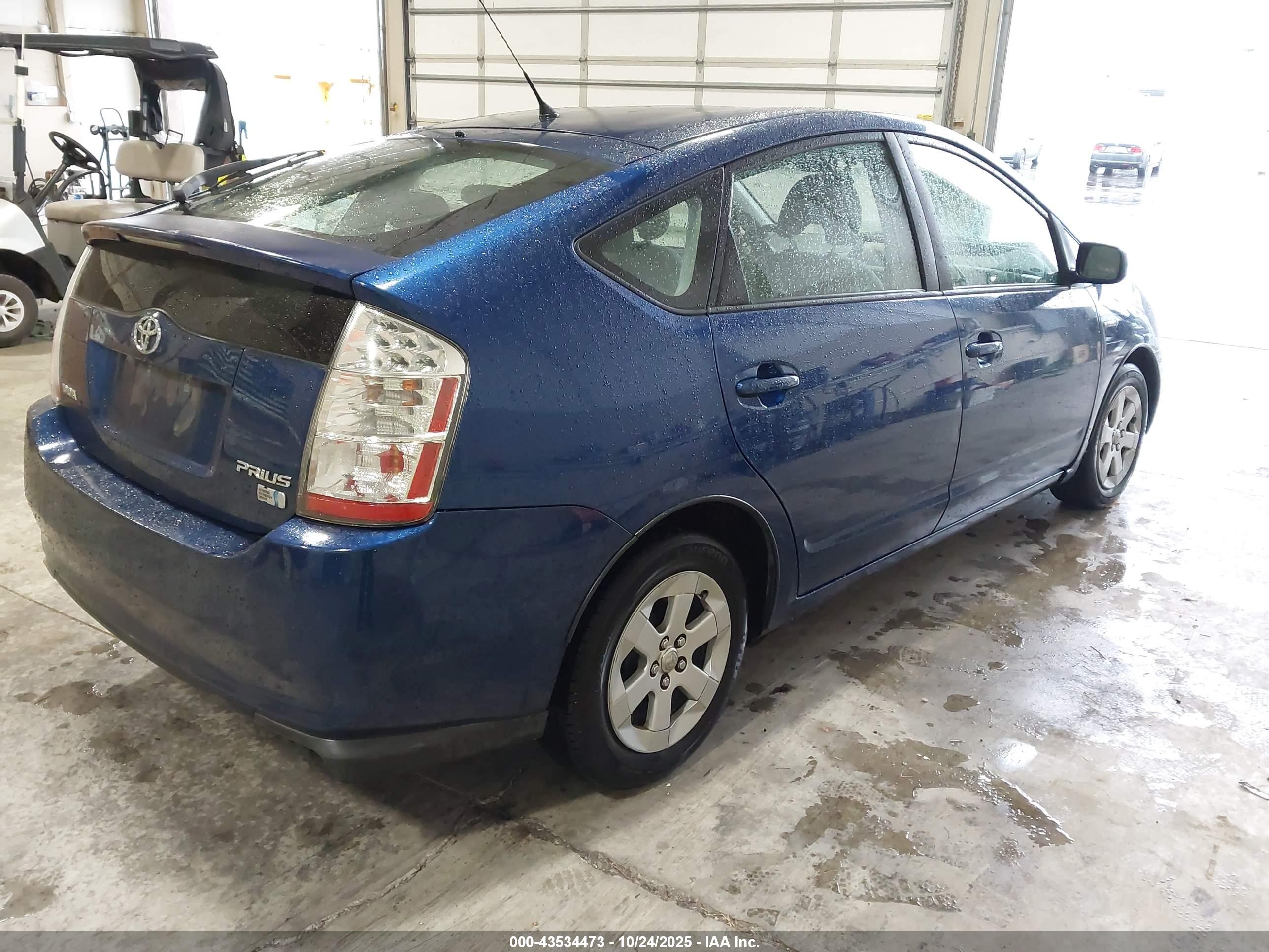TOYOTA PRIUS image 4