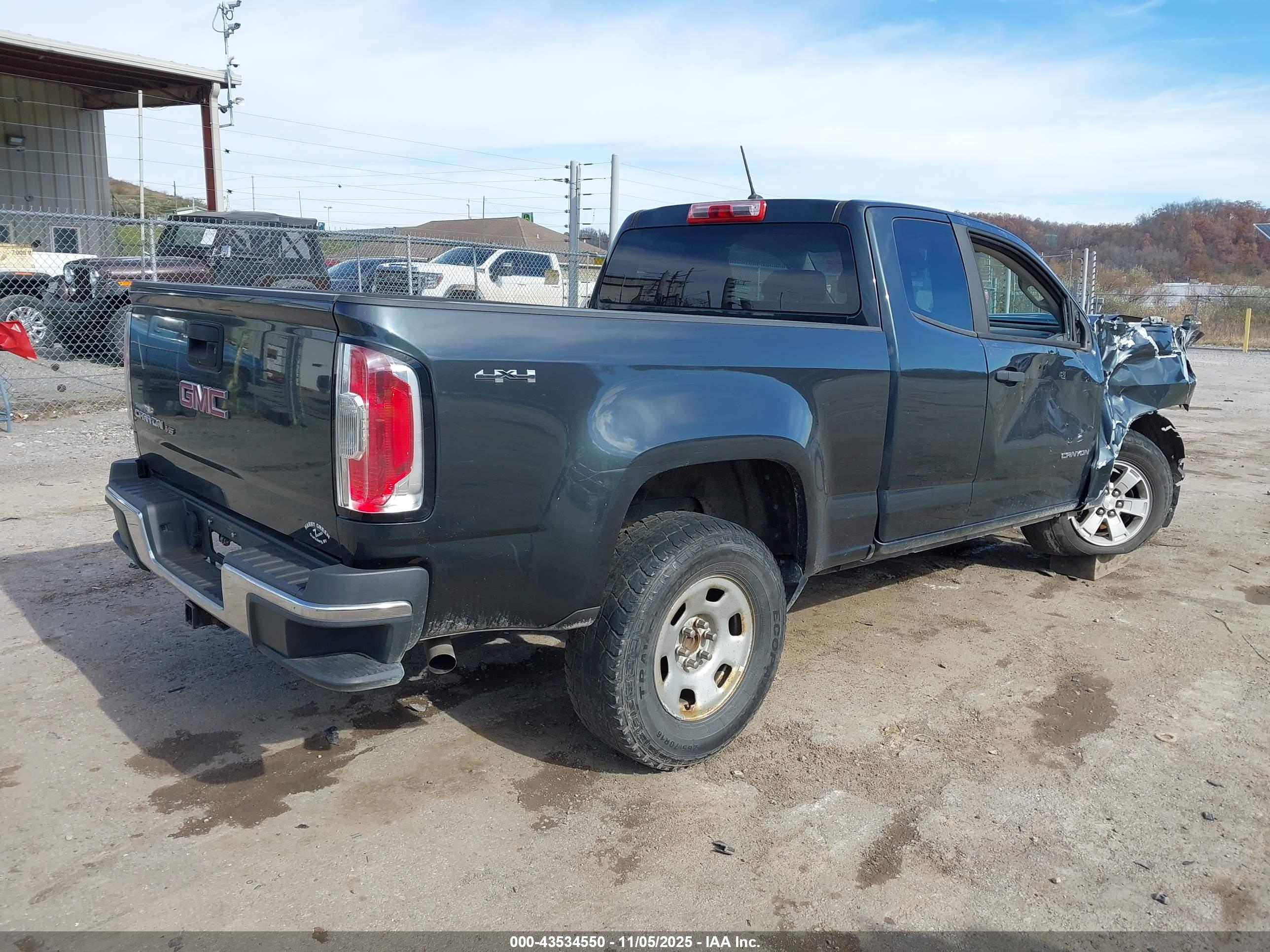 GMC CANYON image 4