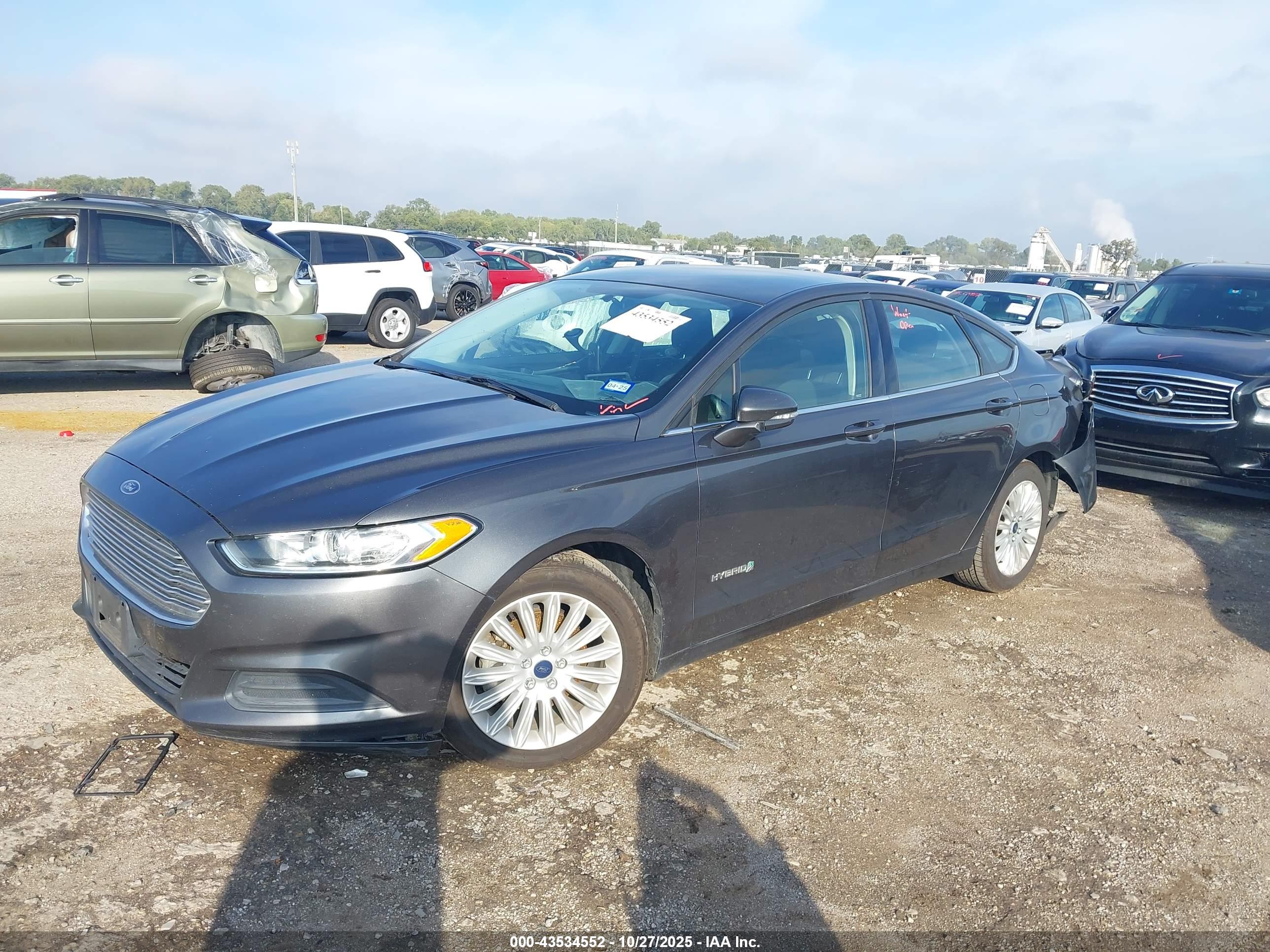 FORD FUSION image 2