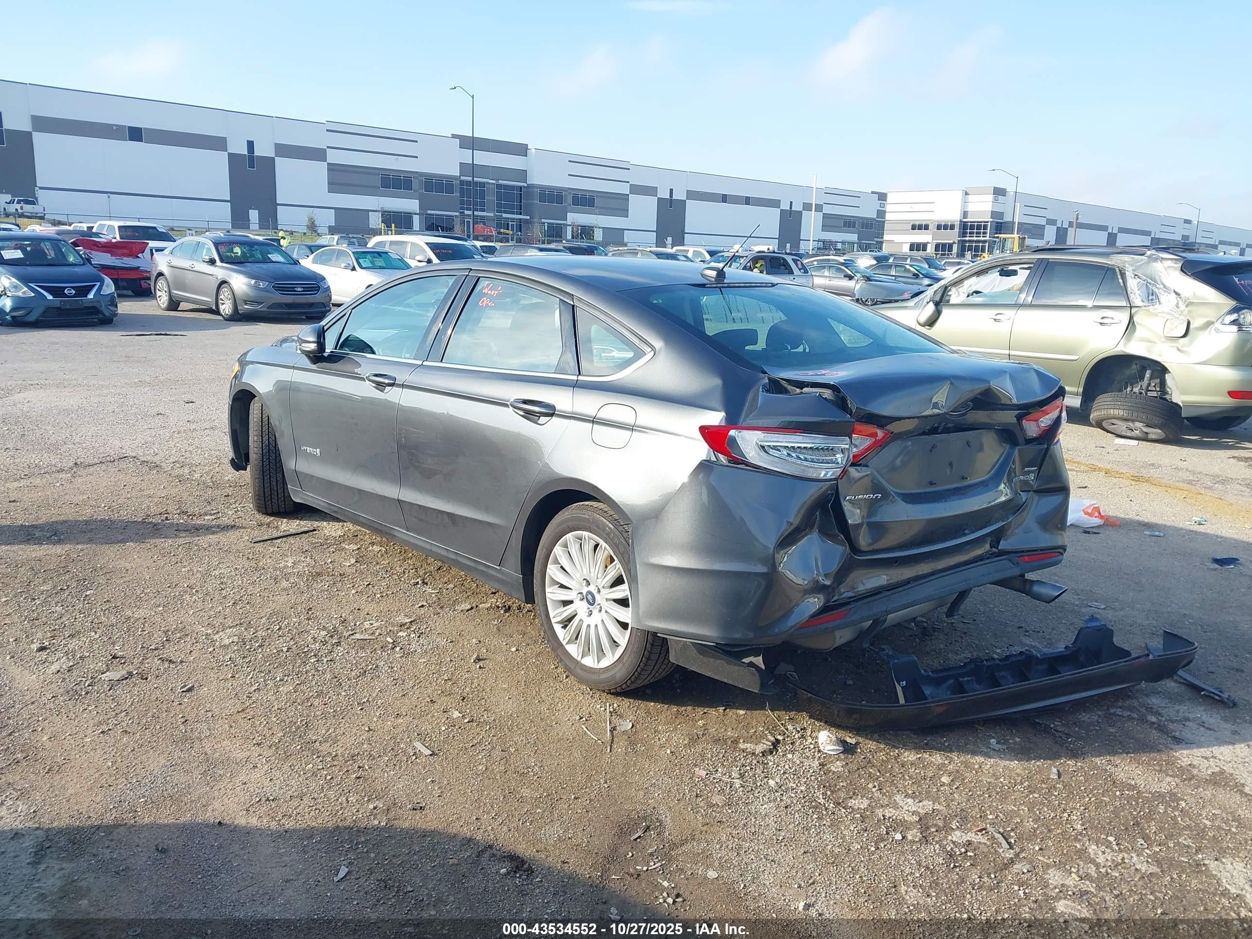 FORD FUSION image 3