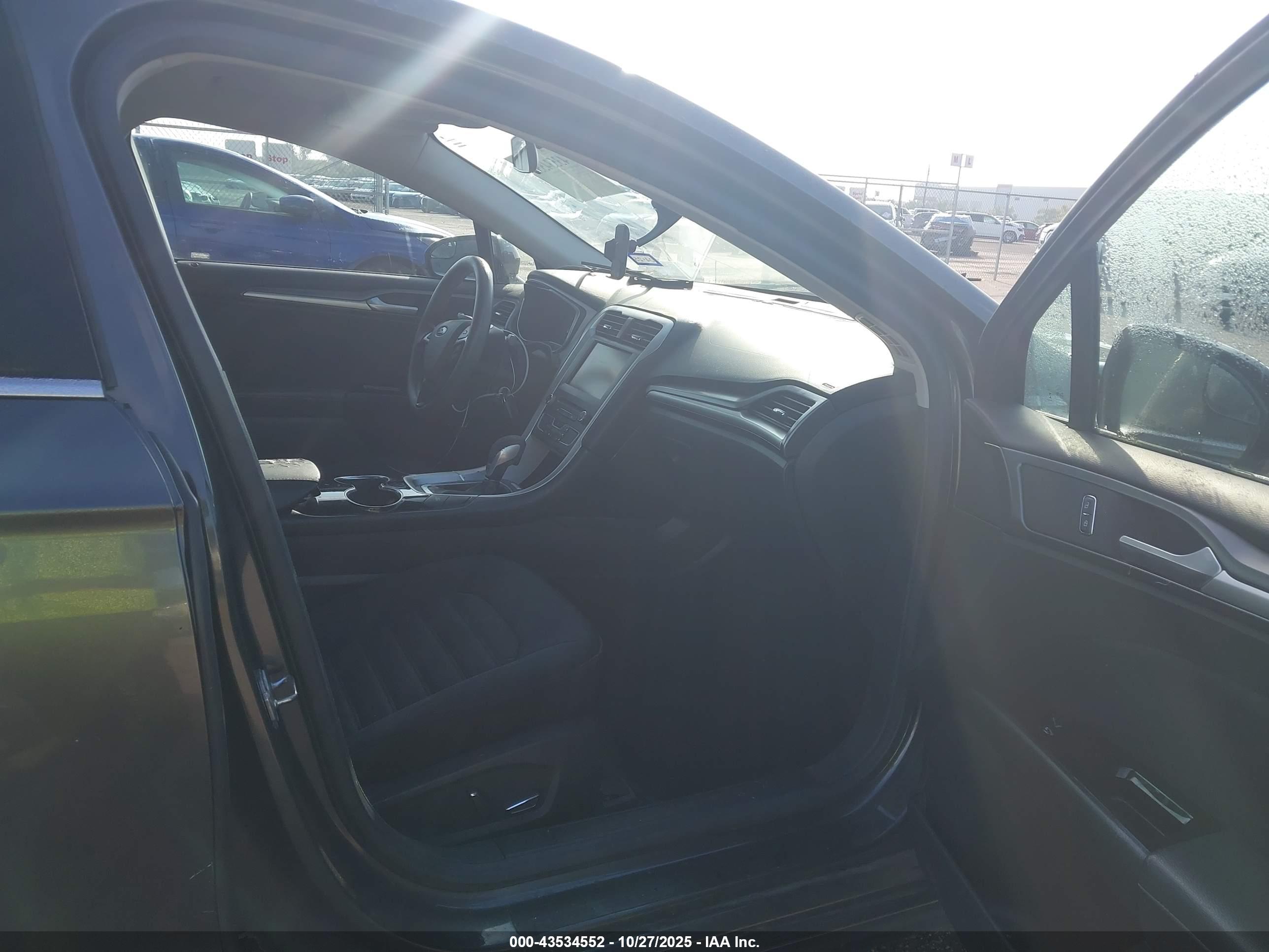FORD FUSION image 5