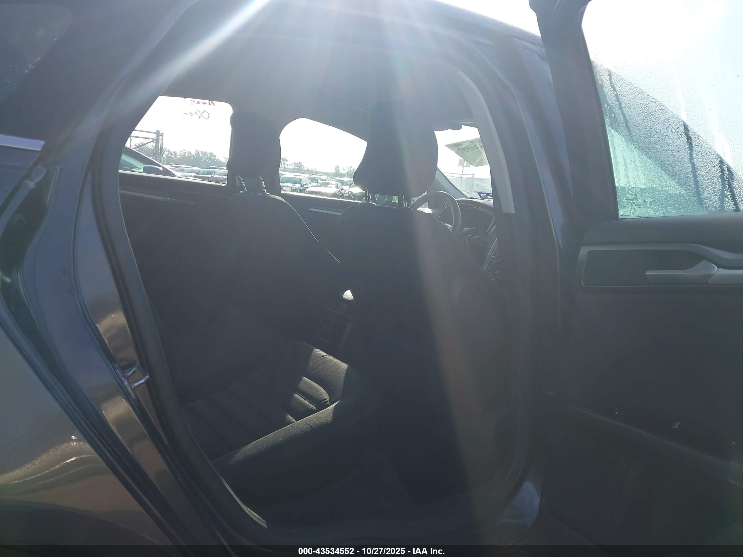 FORD FUSION image 8
