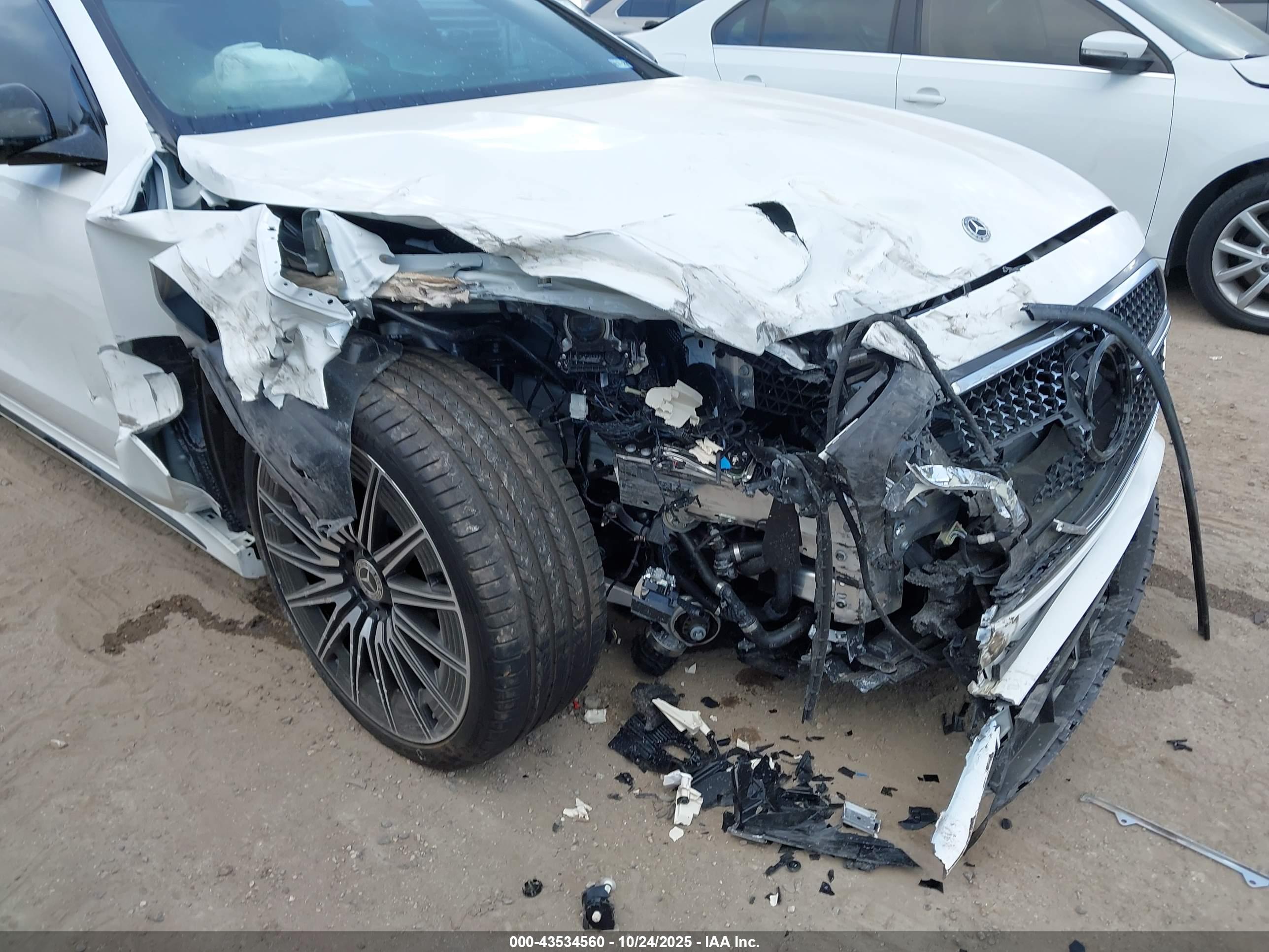 MERCEDES-BENZ E image 6