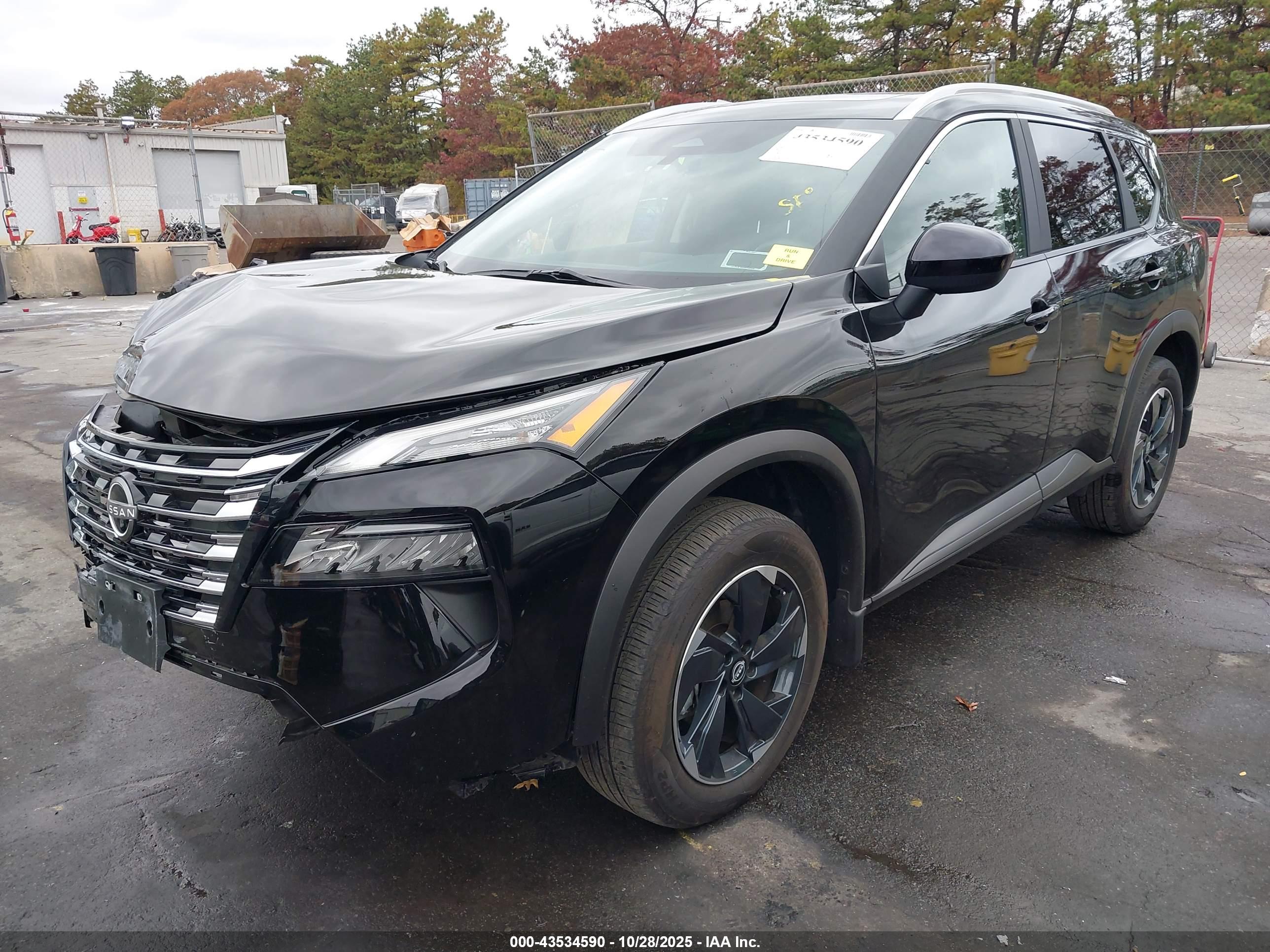 NISSAN ROGUE image 2