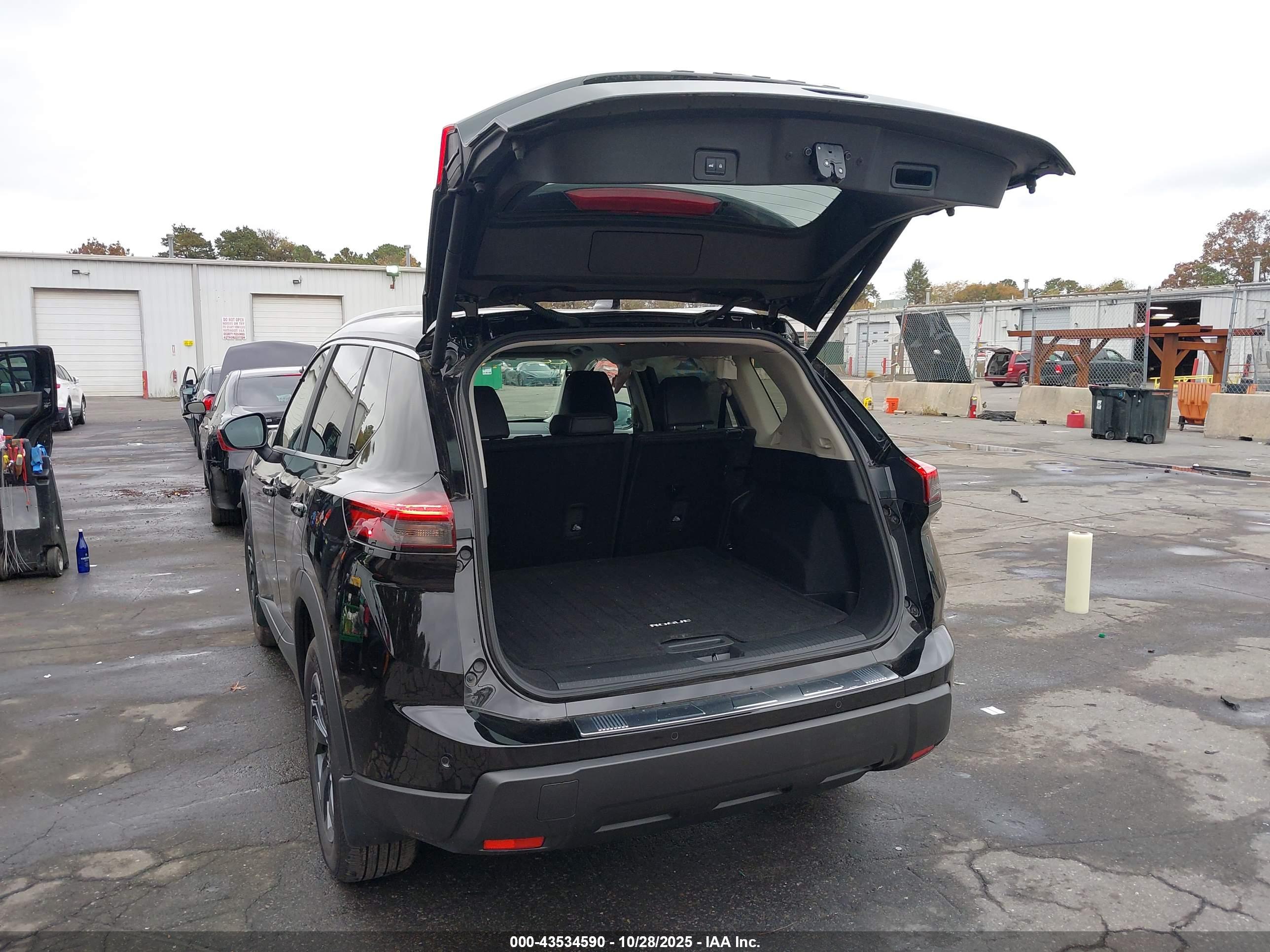 NISSAN ROGUE image 3