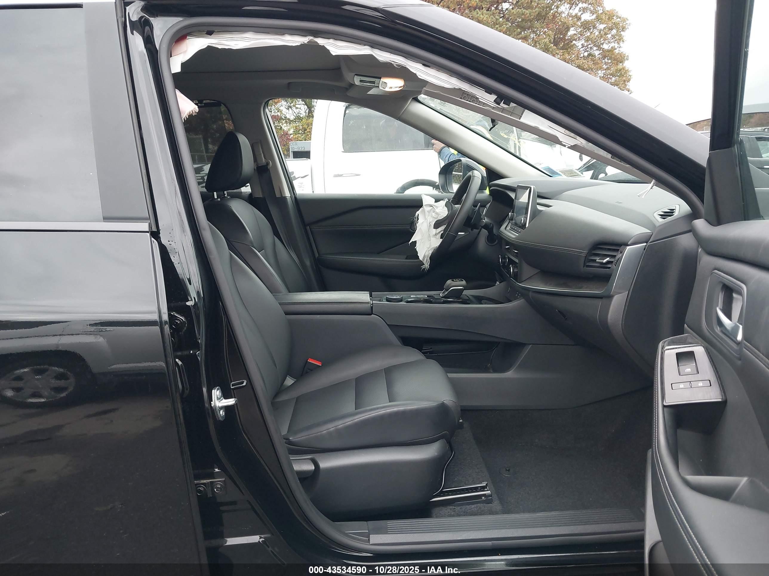 NISSAN ROGUE image 5