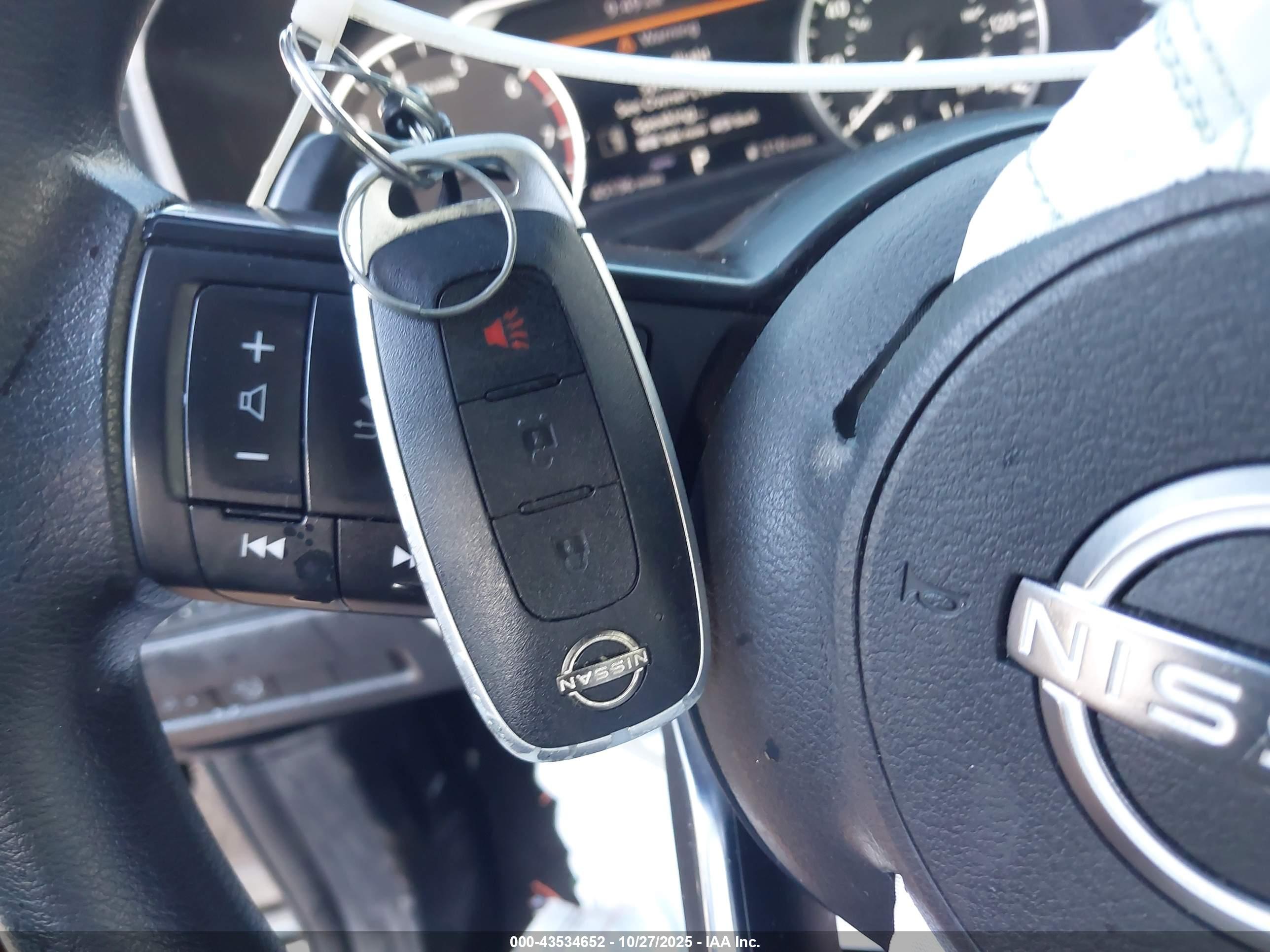NISSAN ROGUE image 11