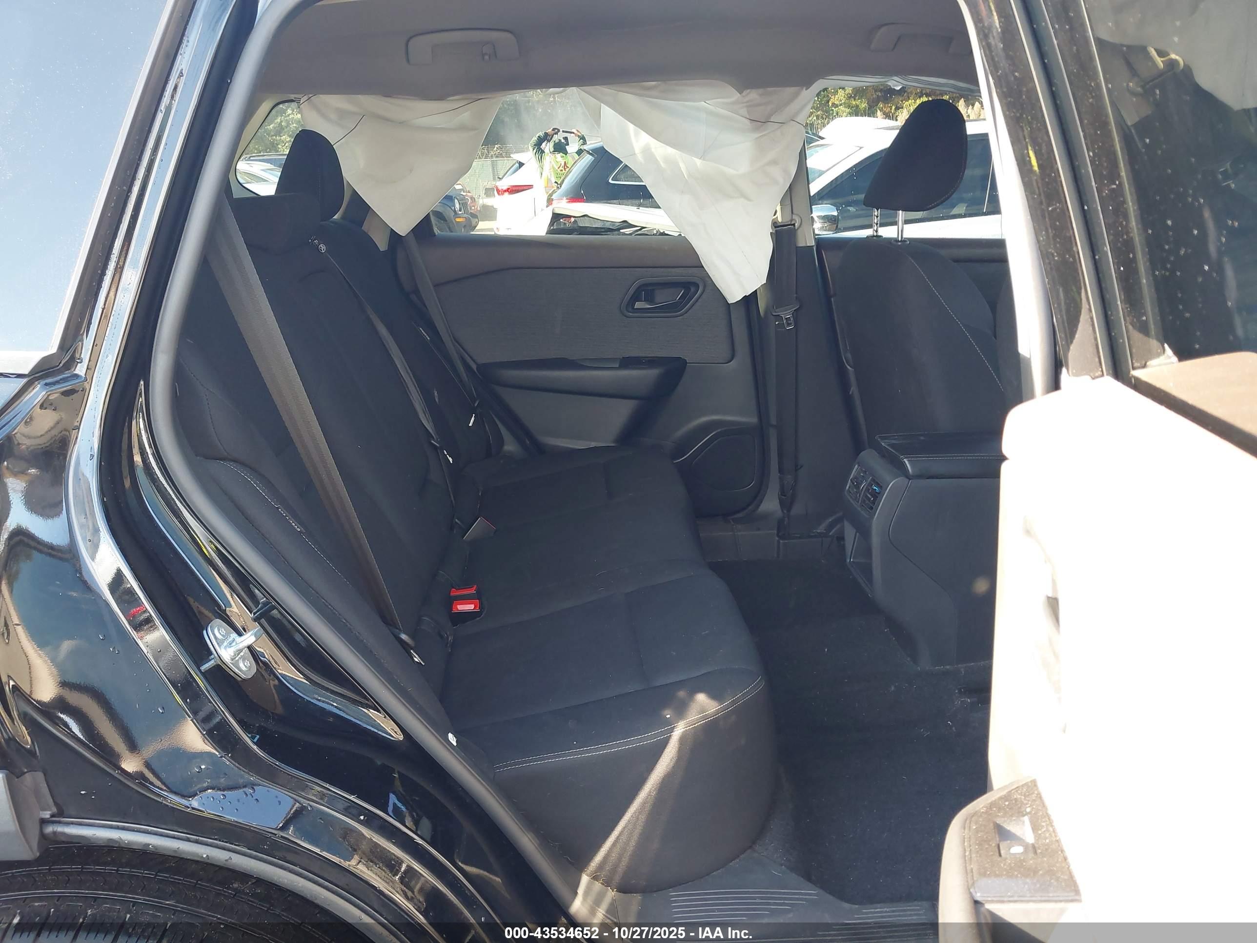 NISSAN ROGUE image 8
